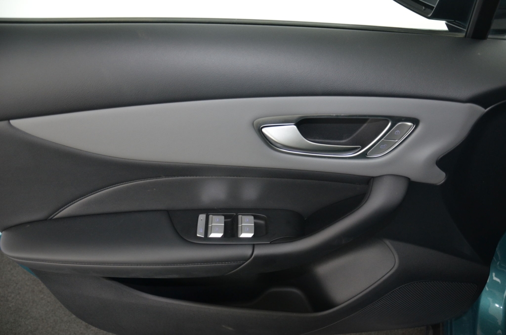 MG 4 EV 64kWh Premium Facelift-image-24