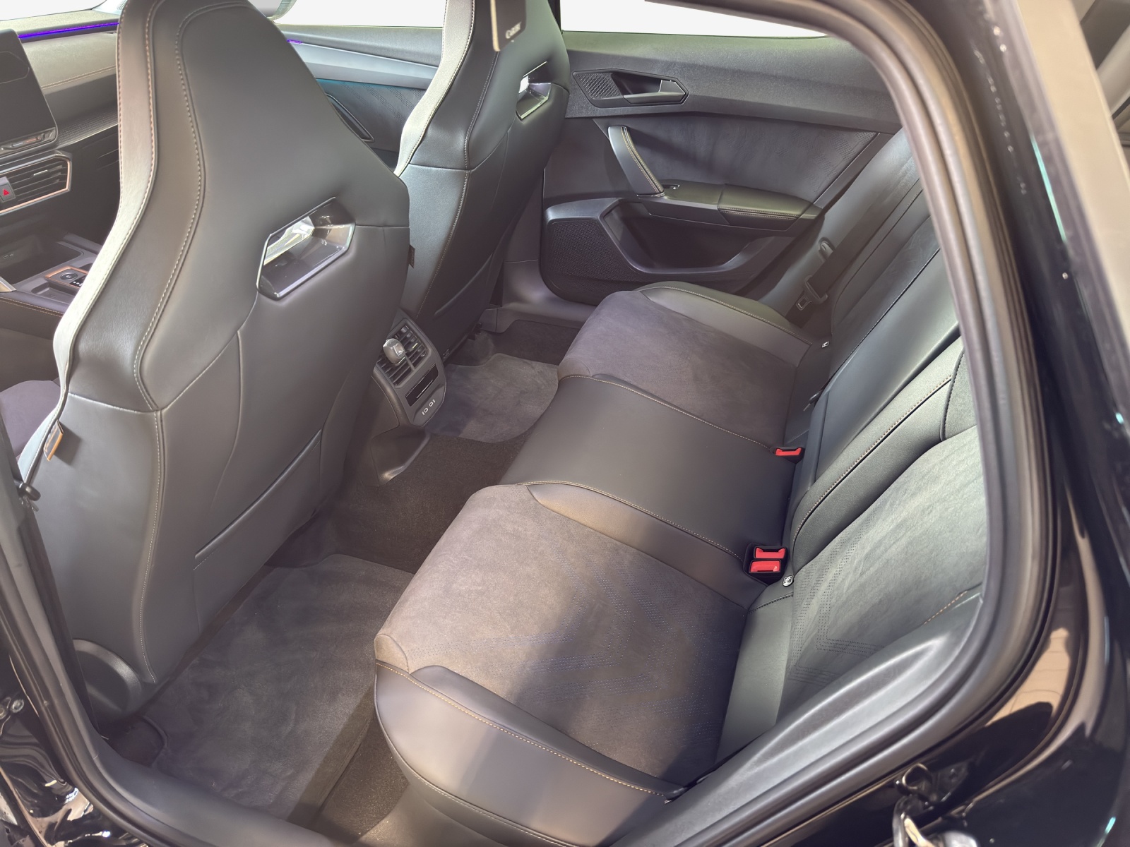 CUPRA LEON 2.0 TSI Black Symphony DSG-image-11