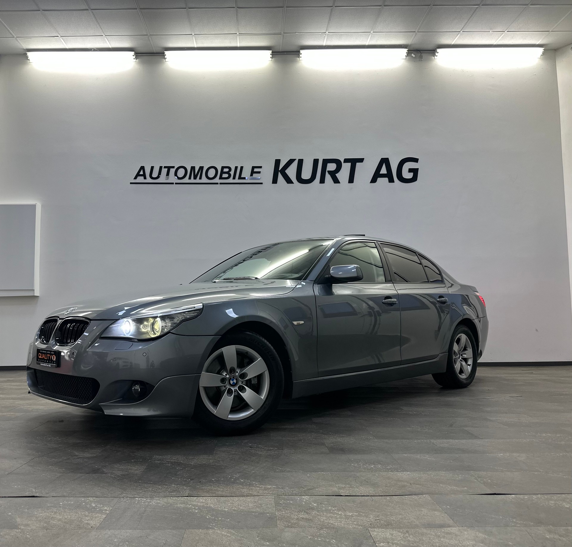BMW 525d Steptronic-showroom-element-1