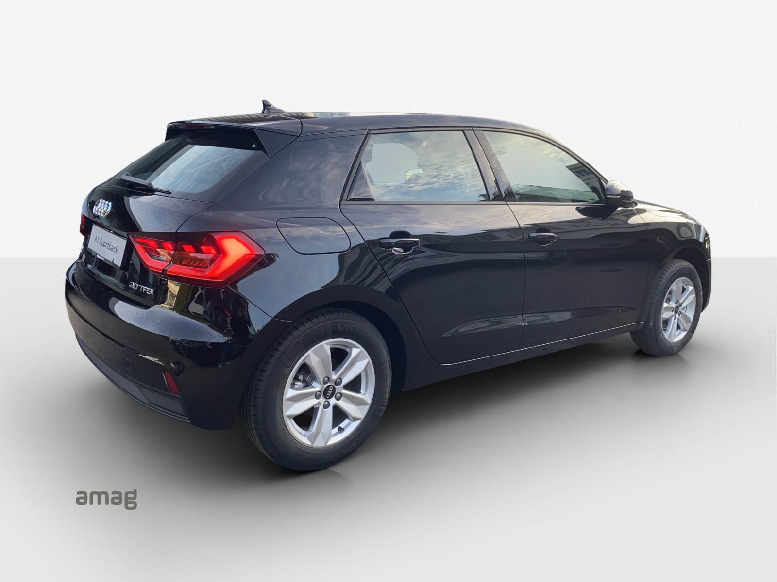AUDI A1 Sportback 30 TFSI Attraction S-tronic-image-4