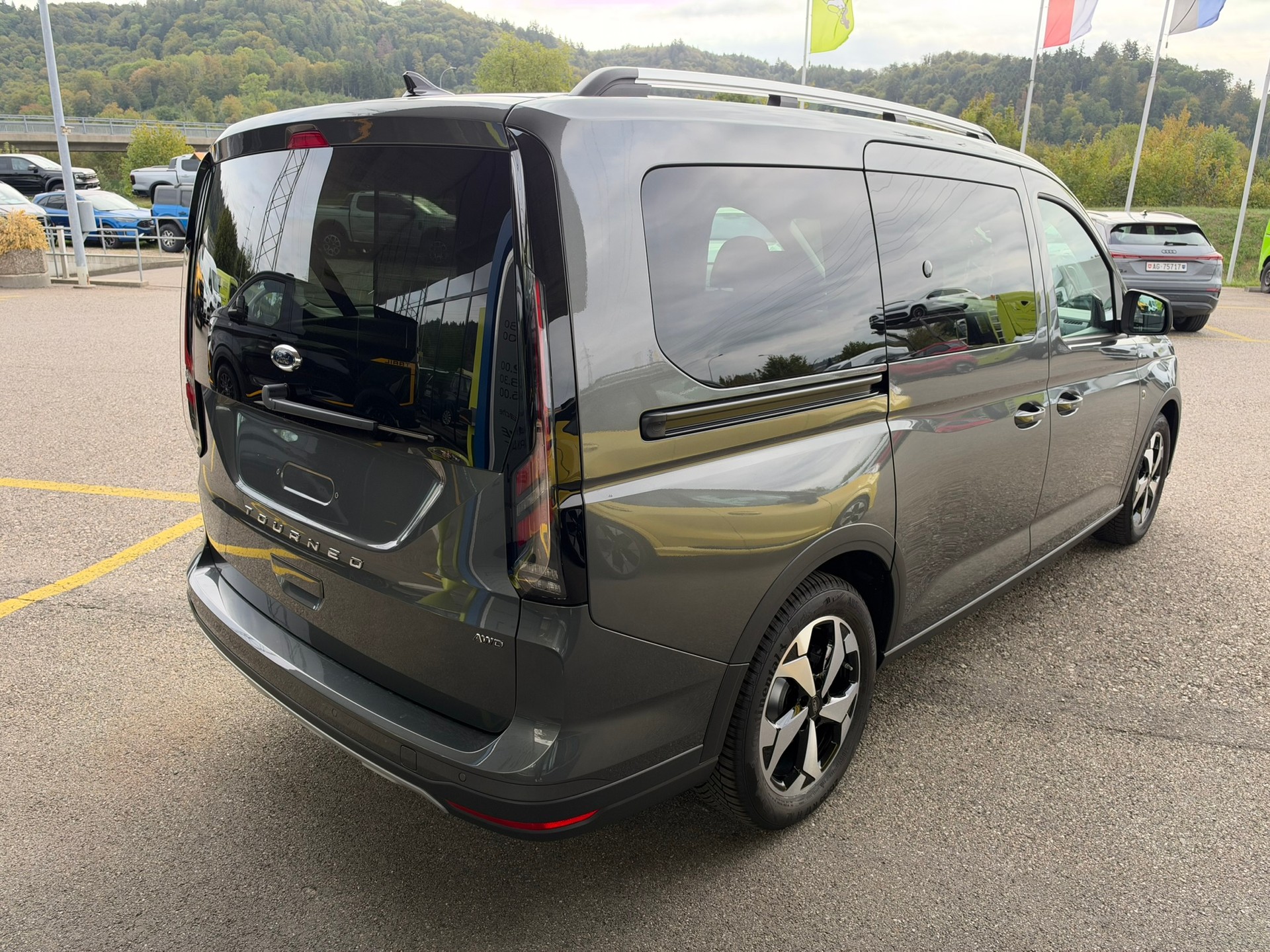 FORD Grand Tourneo Connect 2.0 EcoBlue AWD Active-image-5