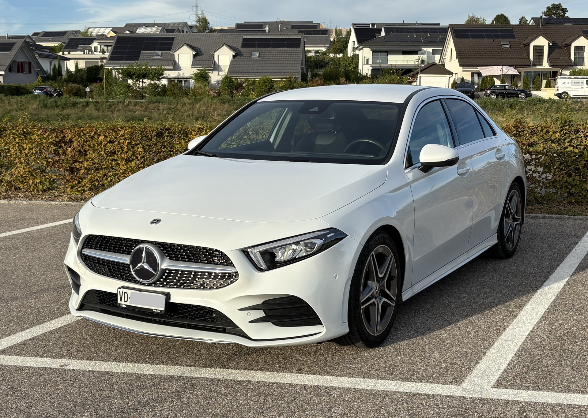 MERCEDES-BENZ A180 AMG Line Limousine 7G-DCT