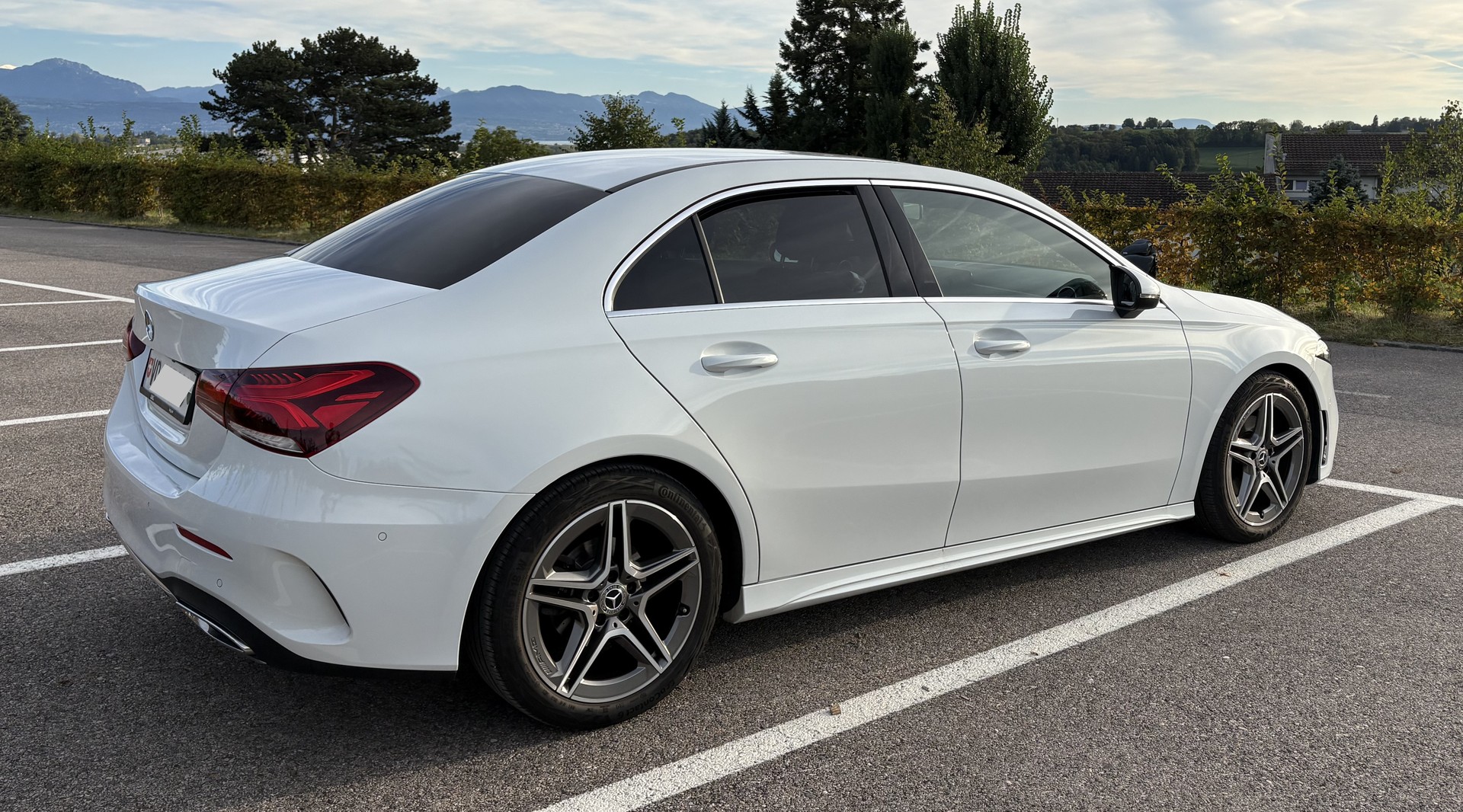 MERCEDES-BENZ A180 AMG Line Limousine 7G-DCT-image-8