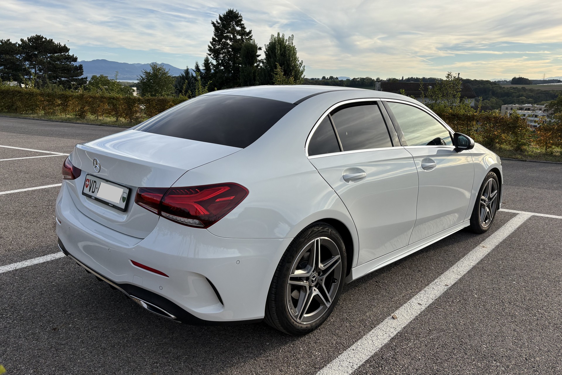 MERCEDES-BENZ A180 AMG Line Limousine 7G-DCT-image-7