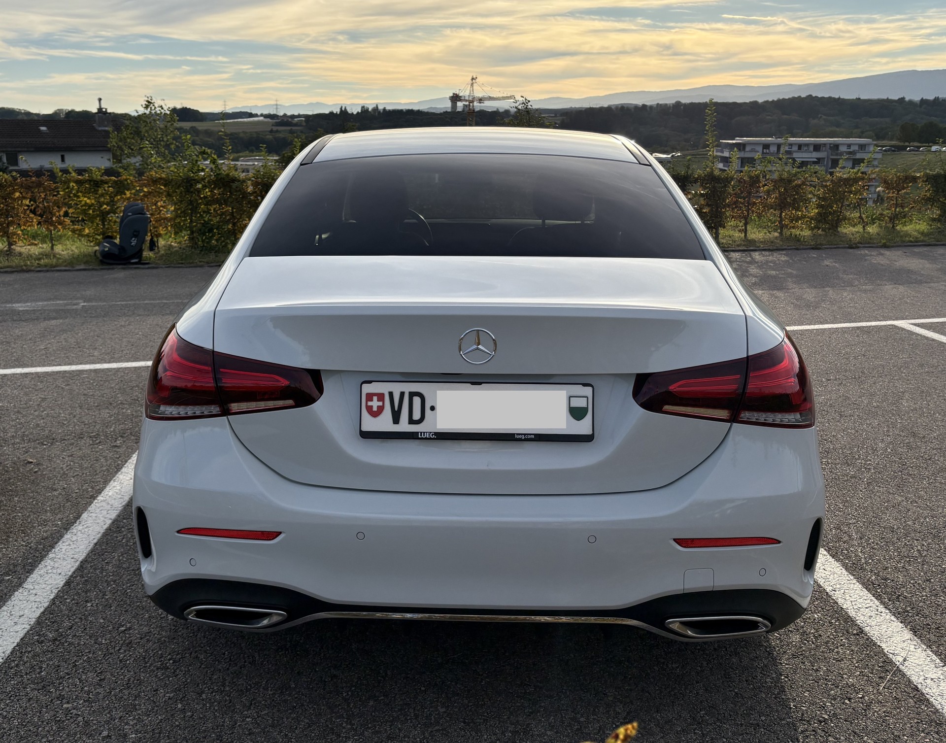 MERCEDES-BENZ A180 AMG Line Limousine 7G-DCT-image-6