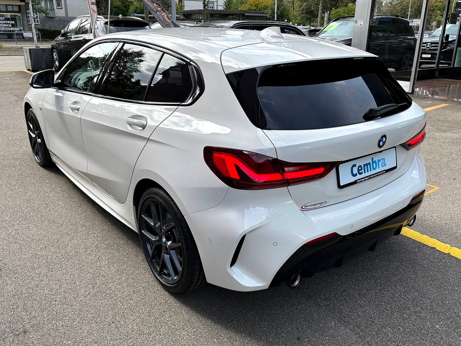 BMW 120d xDrive M Sport Steptronic SAG-showroom-element-3