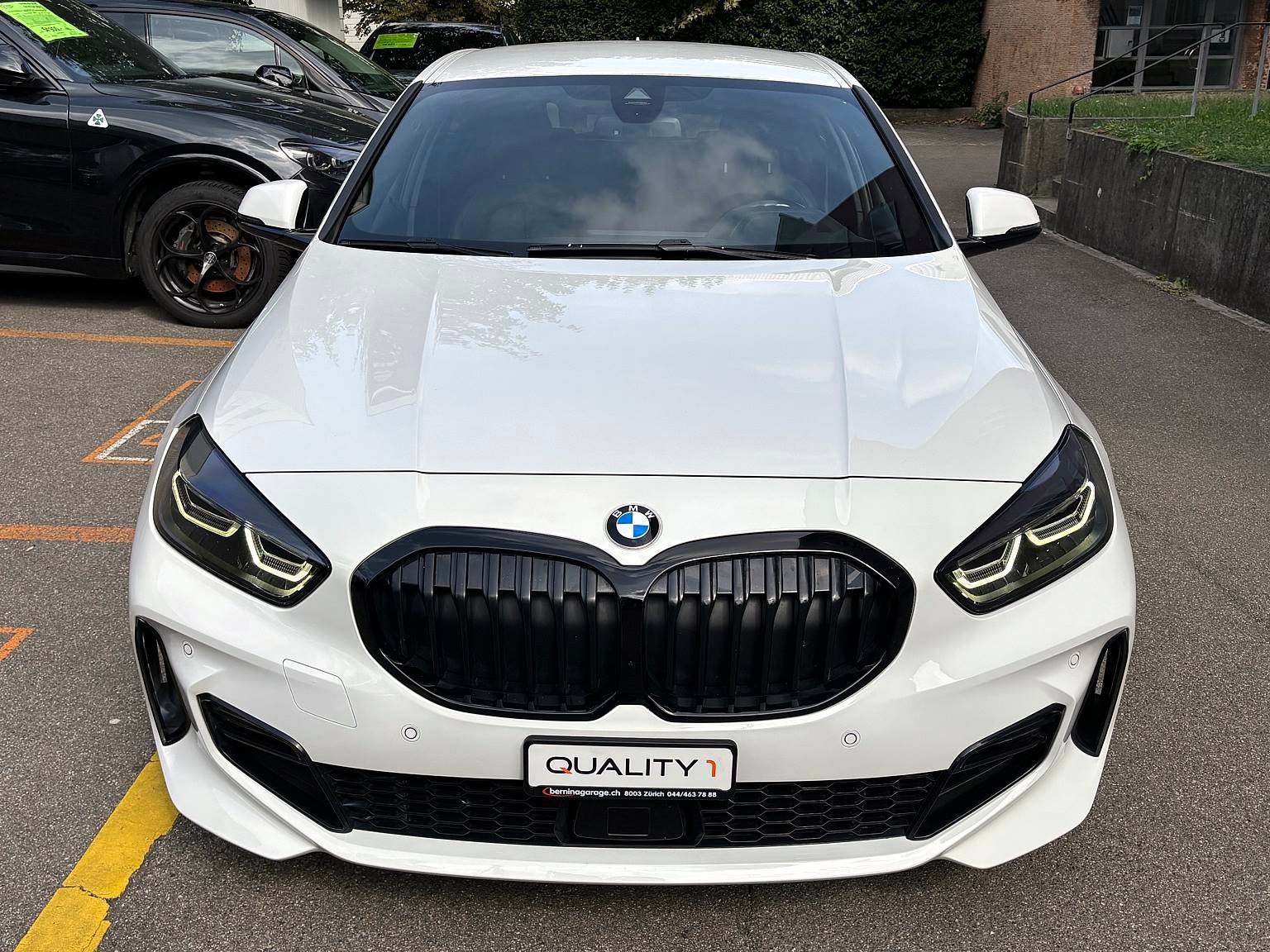 BMW 120d xDrive M Sport Steptronic SAG-showroom-element-1