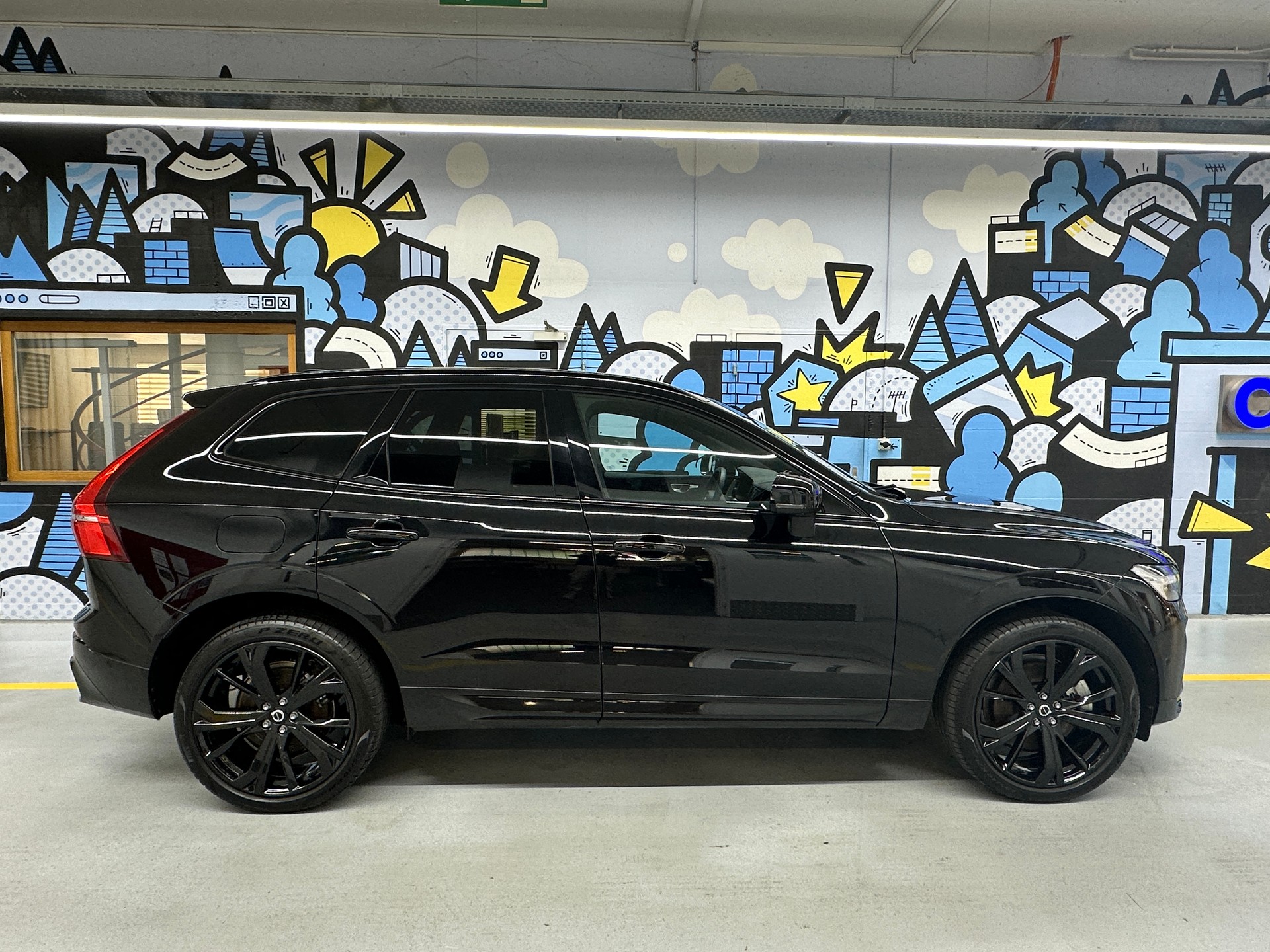 VOLVO XC60 T8 eAWD PluginHybrid Ultimate Dark Geartronic-showroom-element-2