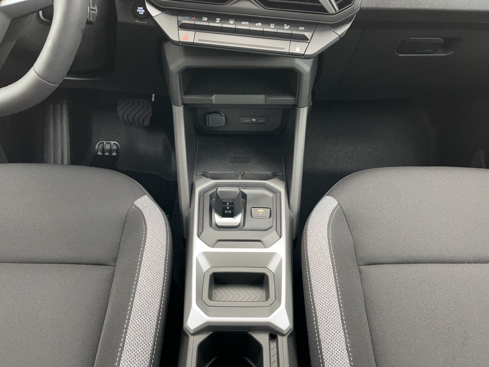 DACIA Duster 1.8 Hybrid Journey-image-13