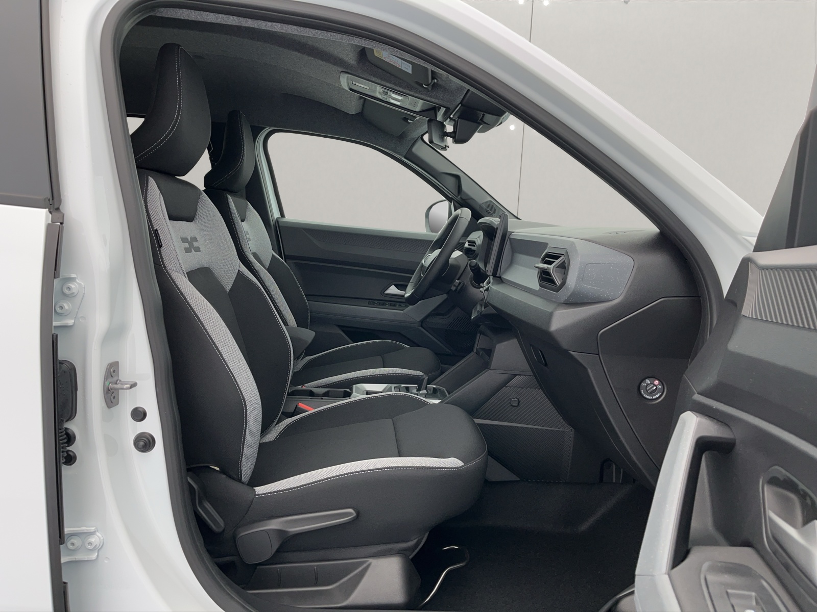 DACIA Duster 1.8 Hybrid Journey-image-15
