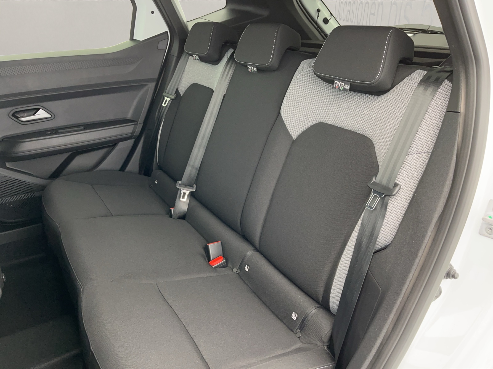 DACIA Duster 1.8 Hybrid Journey-image-16