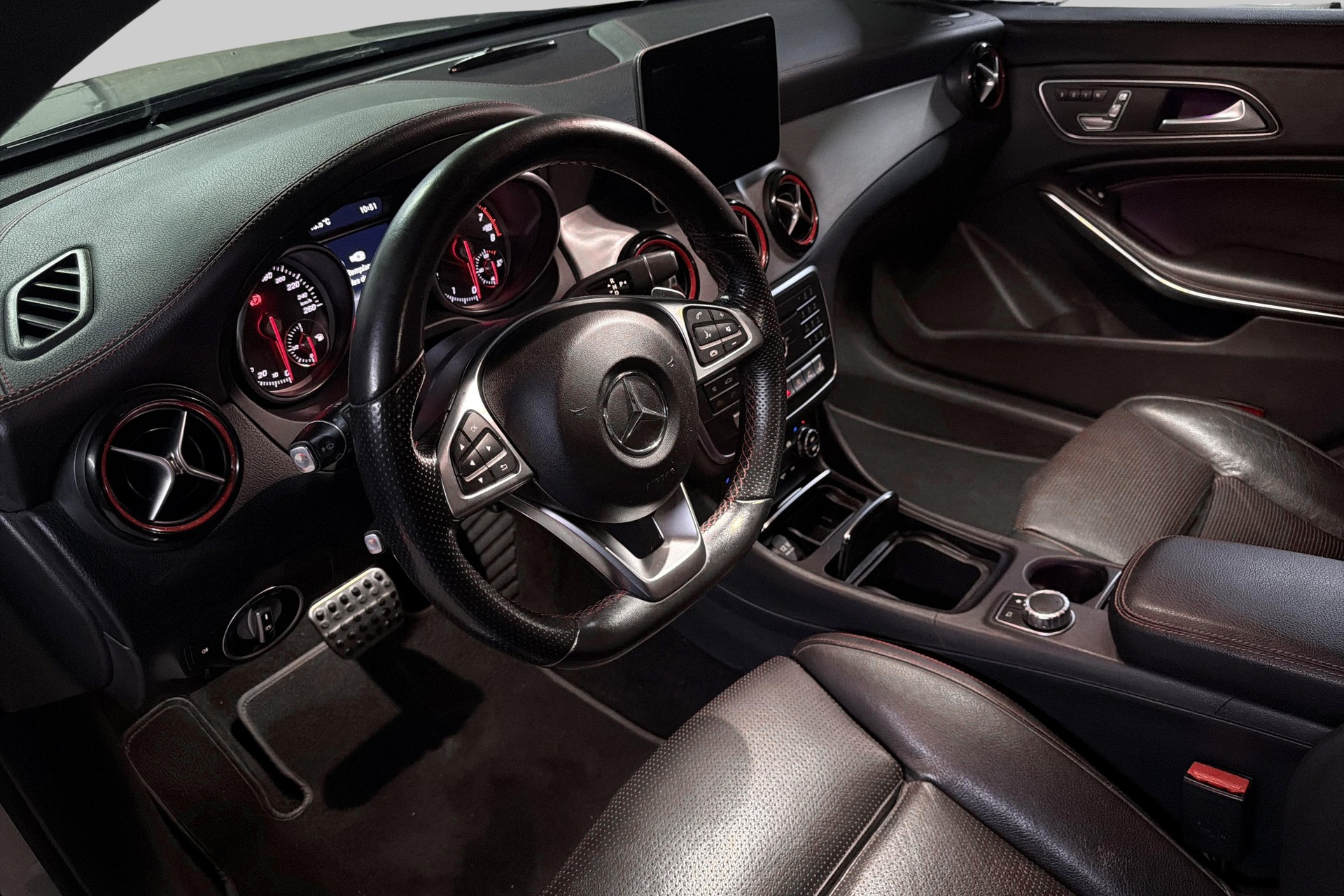 MERCEDES-BENZ CLA Shooting Brake 250 Sport 7G-DCT 4Matic-image-8