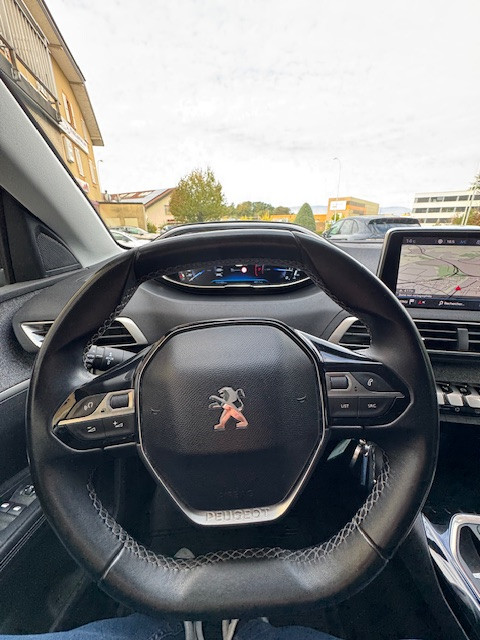 PEUGEOT 5008 1.2 Pure Tech Active-image-8