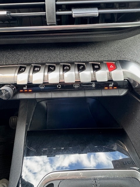 PEUGEOT 5008 1.2 Pure Tech Active-image-12