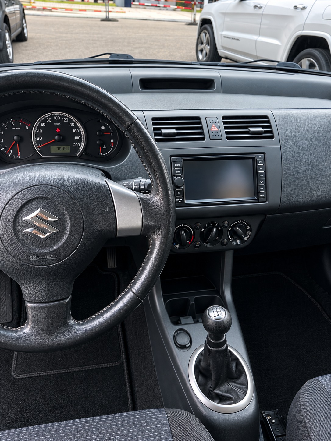 SUZUKI Swift 1.3i 16V GL Top Piz Sulai LE 4x4-image-6