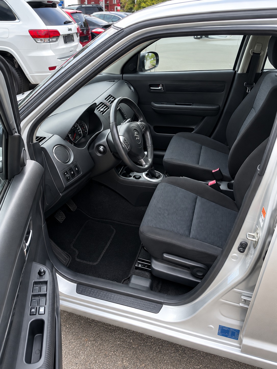 SUZUKI Swift 1.3i 16V GL Top Piz Sulai LE 4x4-image-5