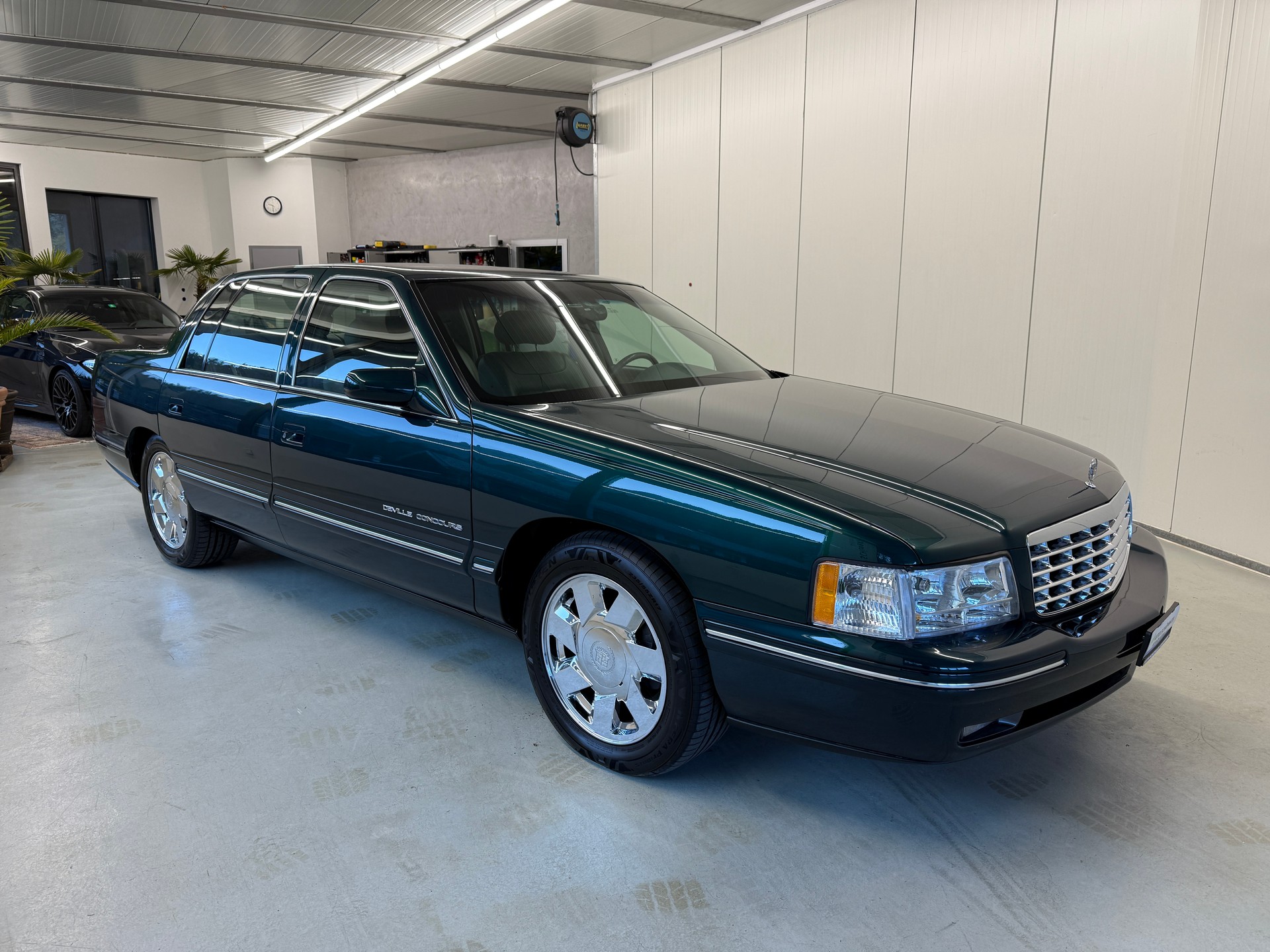 CADILLAC DEVILLE CONCOURS V8-showroom-element-1
