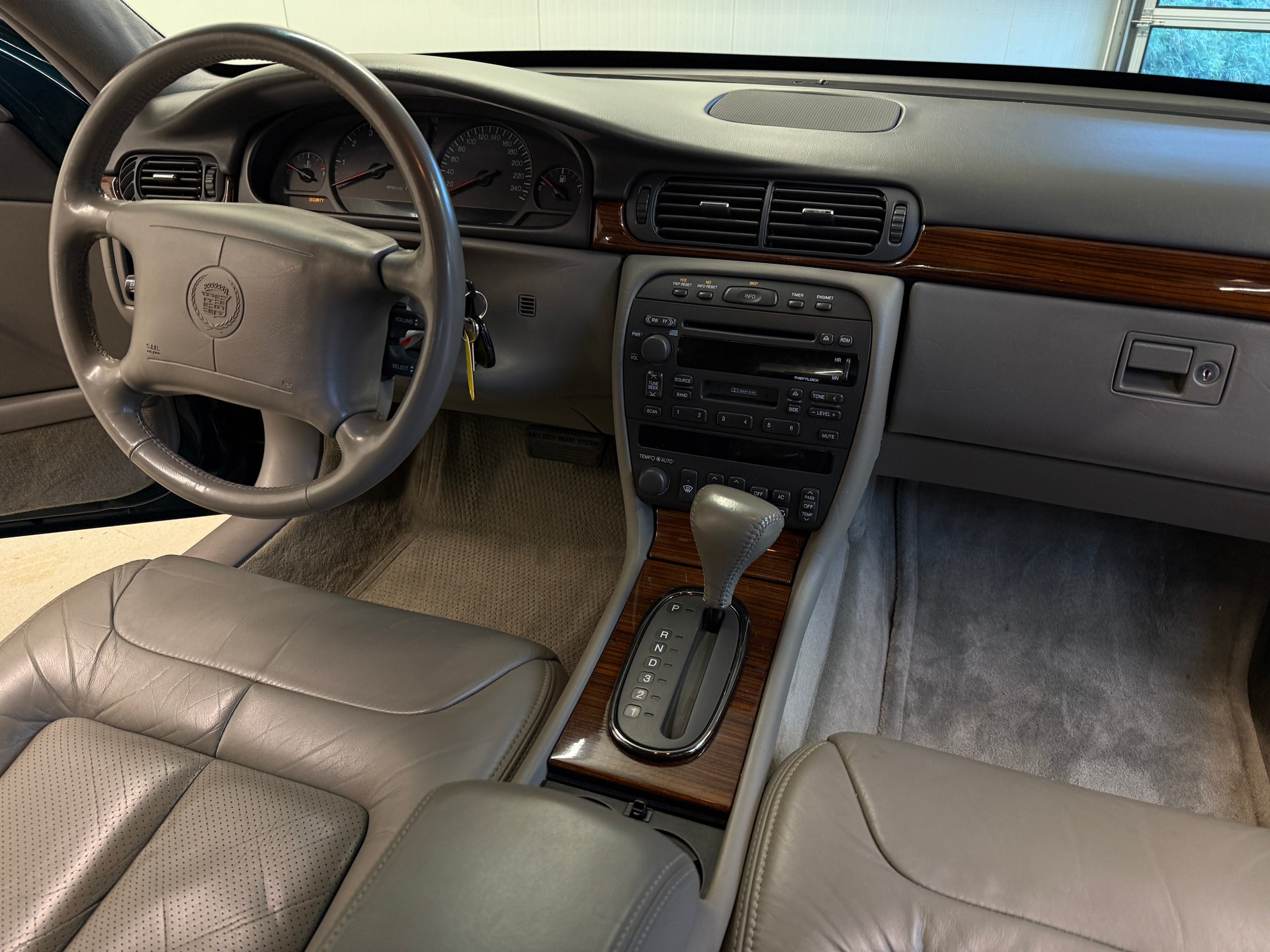 CADILLAC DEVILLE CONCOURS V8-image-22