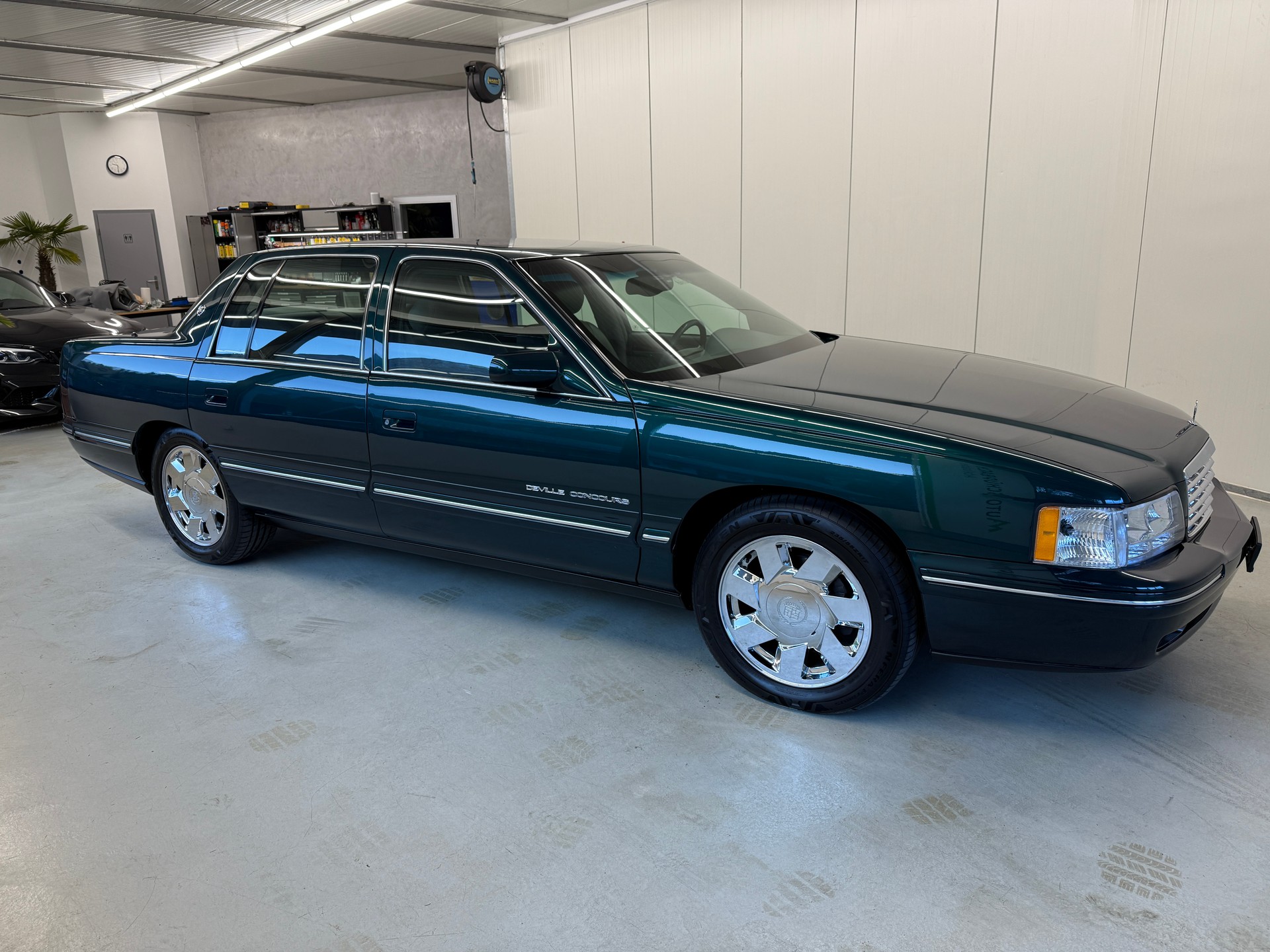 CADILLAC DEVILLE CONCOURS V8-showroom-element-2