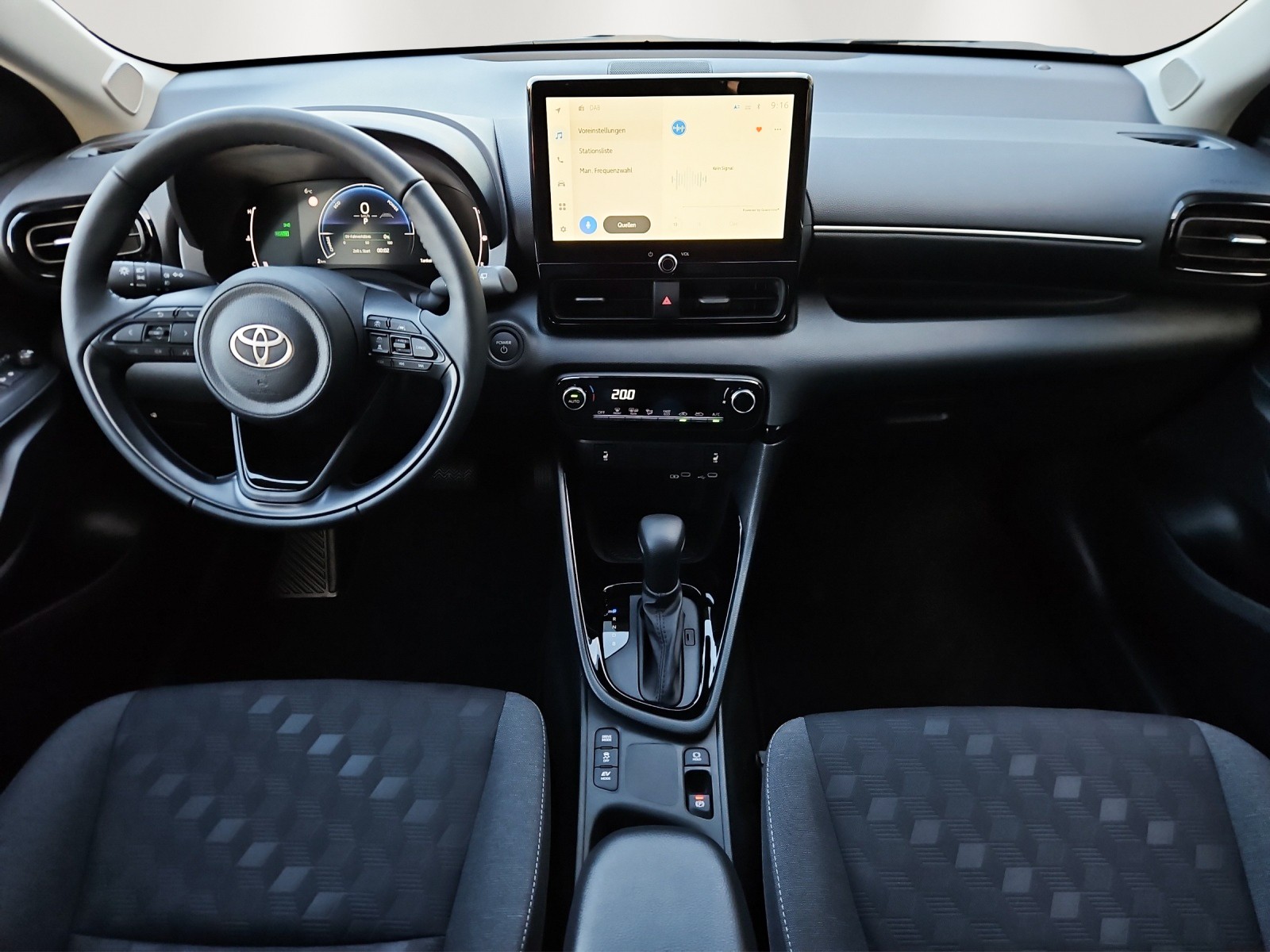 TOYOTA Yaris 1.5 Trend e-CVT-image-12