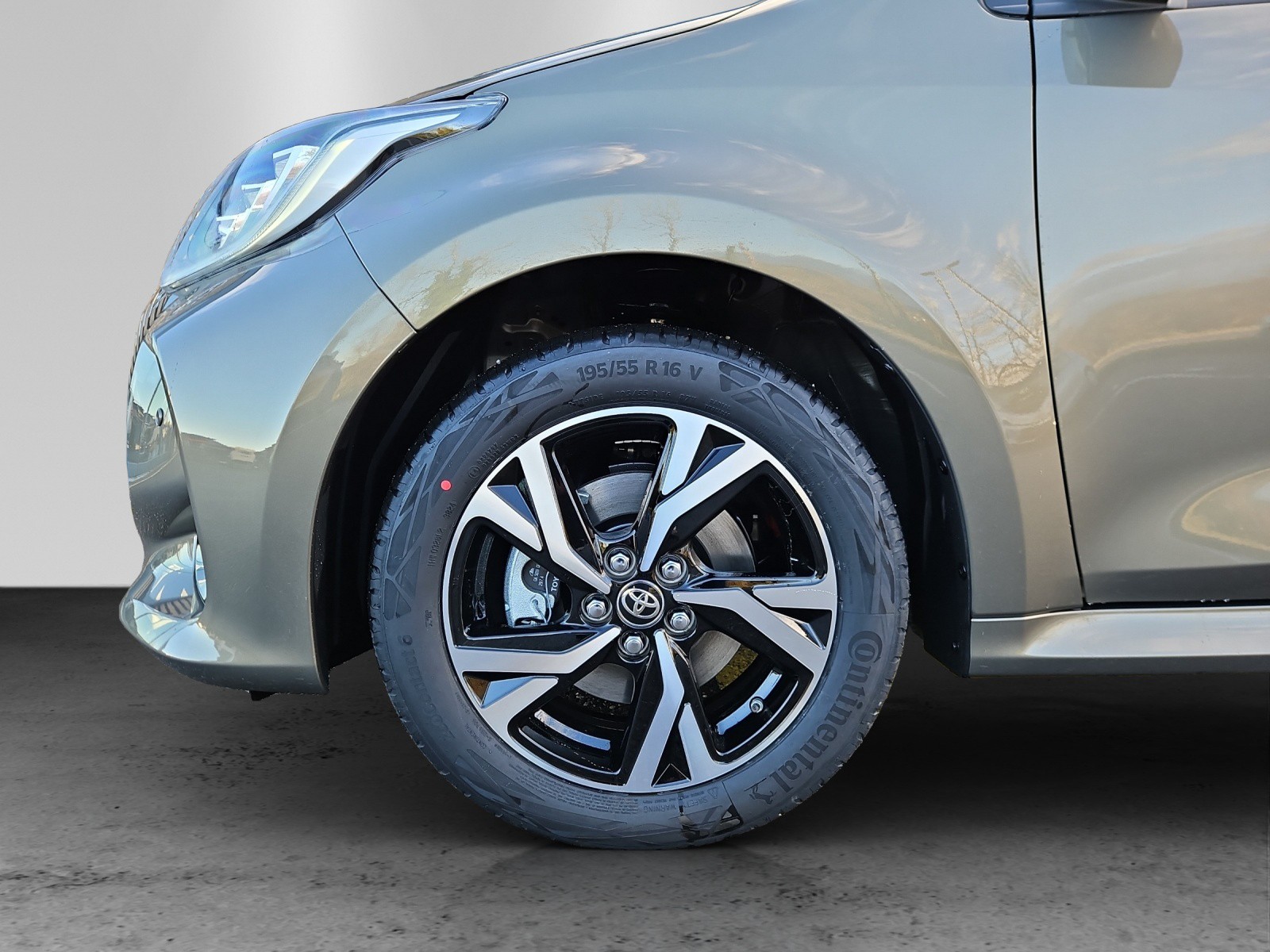 TOYOTA Yaris 1.5 Trend e-CVT-image-8
