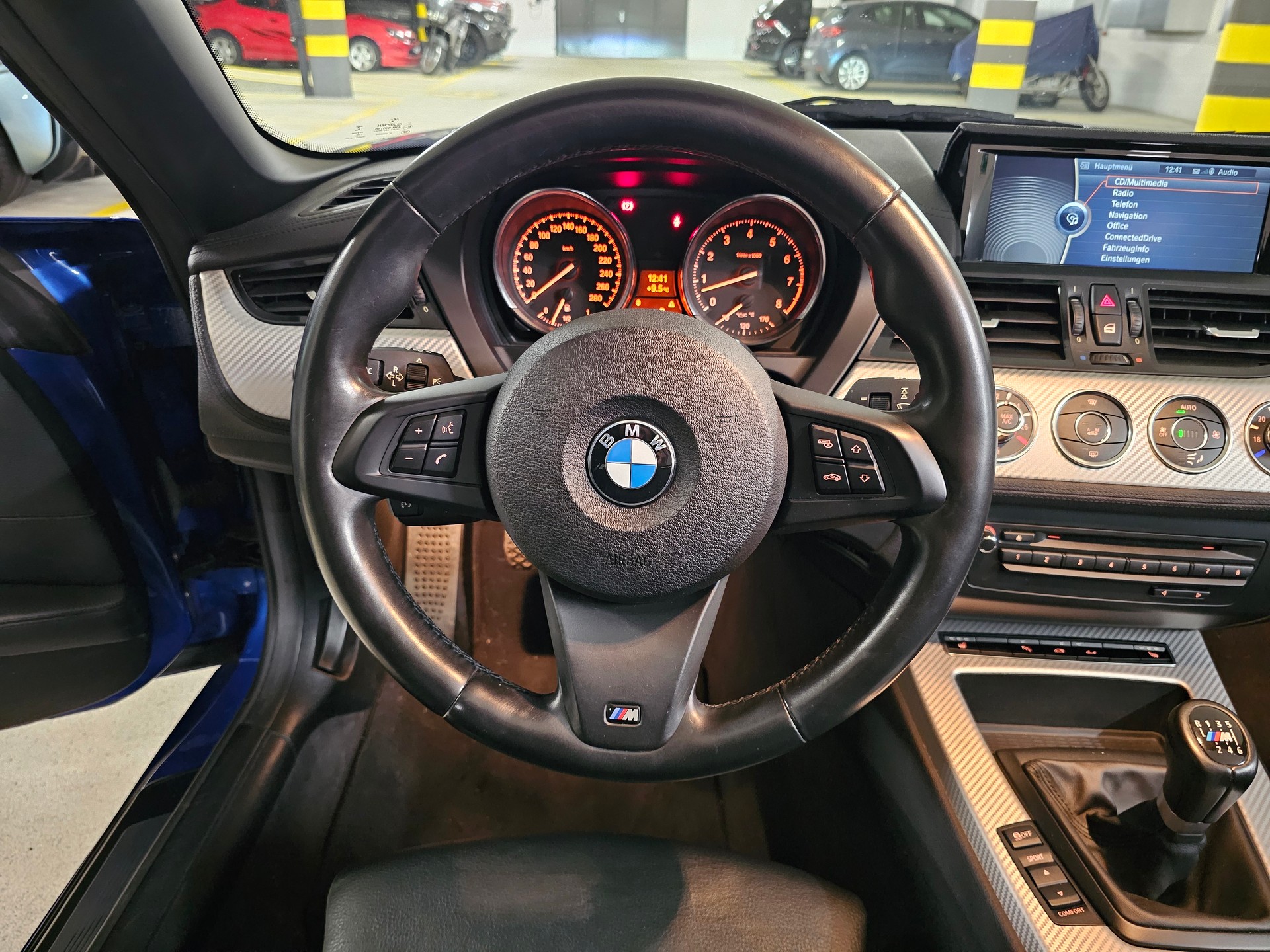 BMW Z4 sDrive35i-image-12