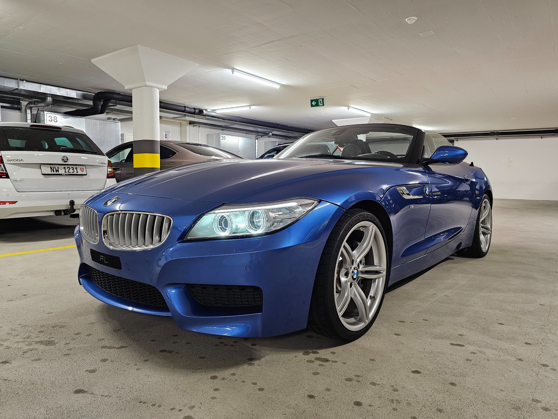 BMW Z4 sDrive35i-image-1
