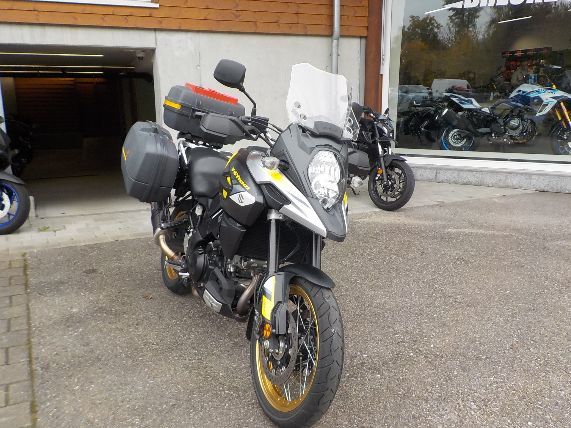 SUZUKI DL 1000 XA ABS L8-image-1