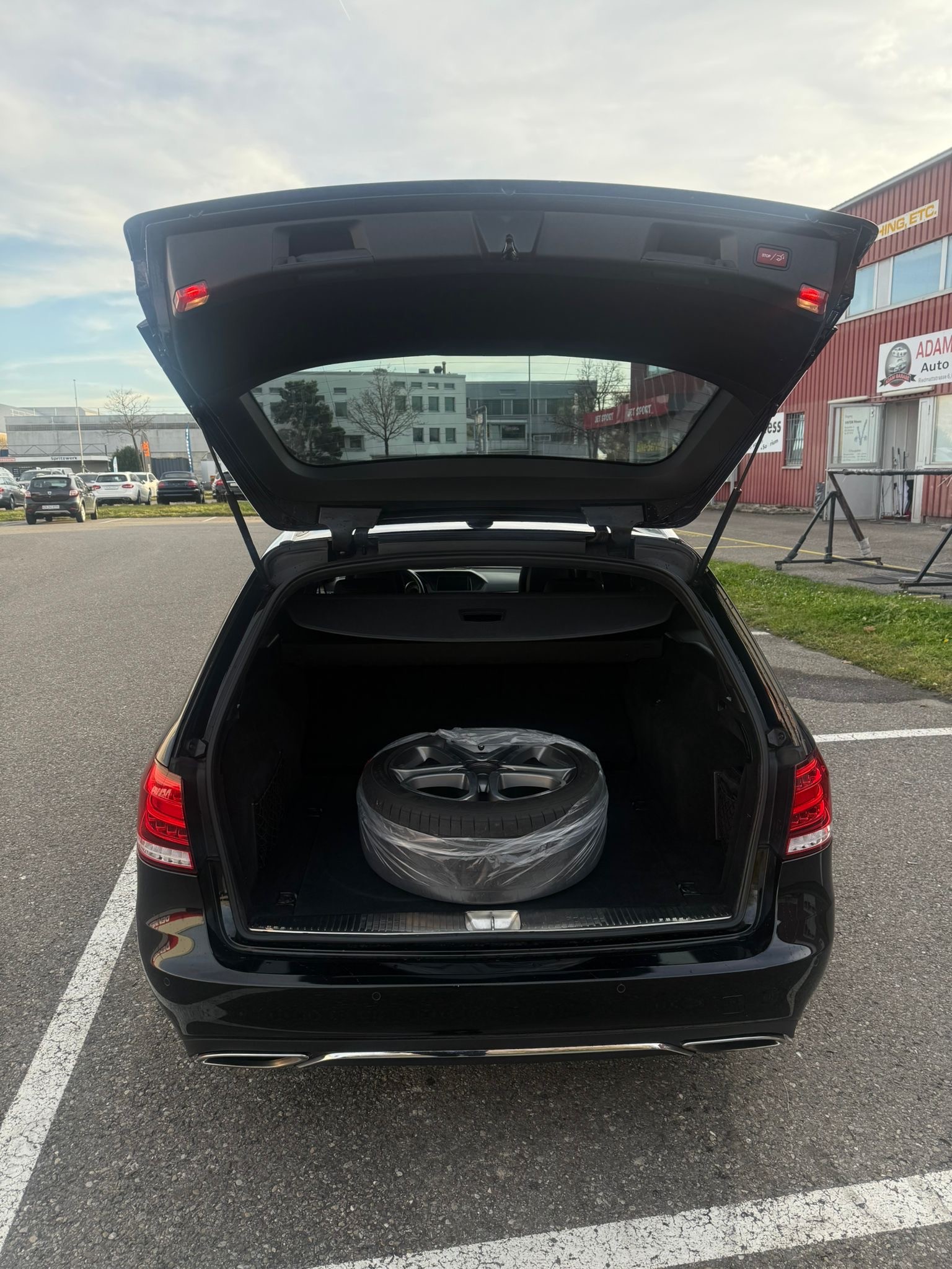 MERCEDES-BENZ E 400 Avantgarde 4Matic 7G-Tronic-image-6