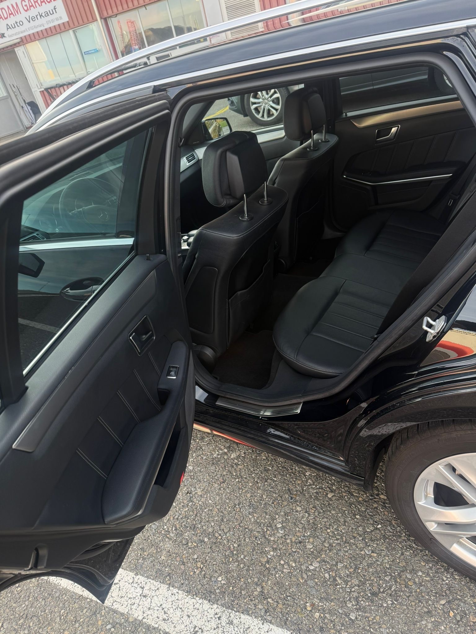 MERCEDES-BENZ E 400 Avantgarde 4Matic 7G-Tronic-image-8