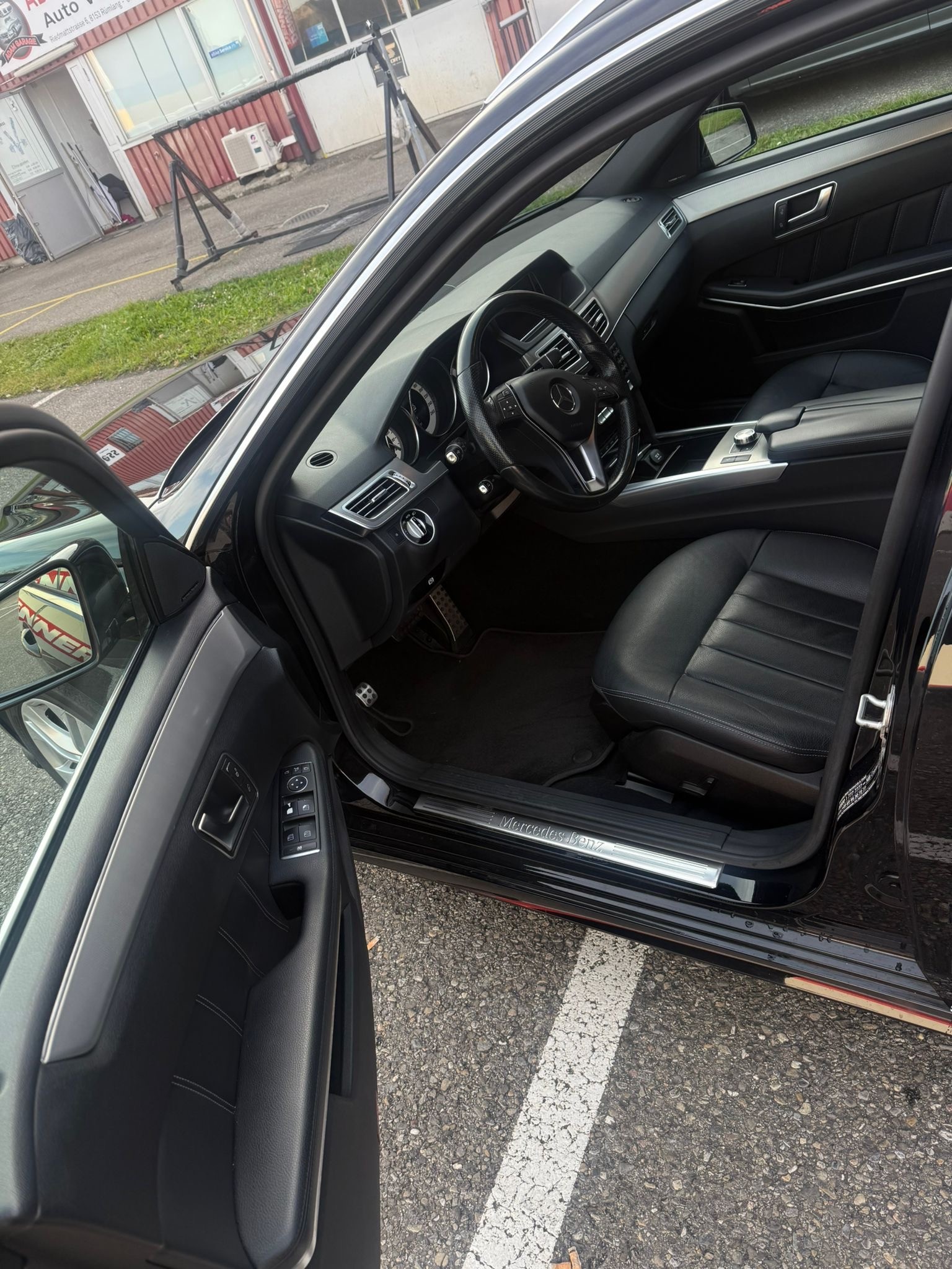 MERCEDES-BENZ E 400 Avantgarde 4Matic 7G-Tronic-image-12