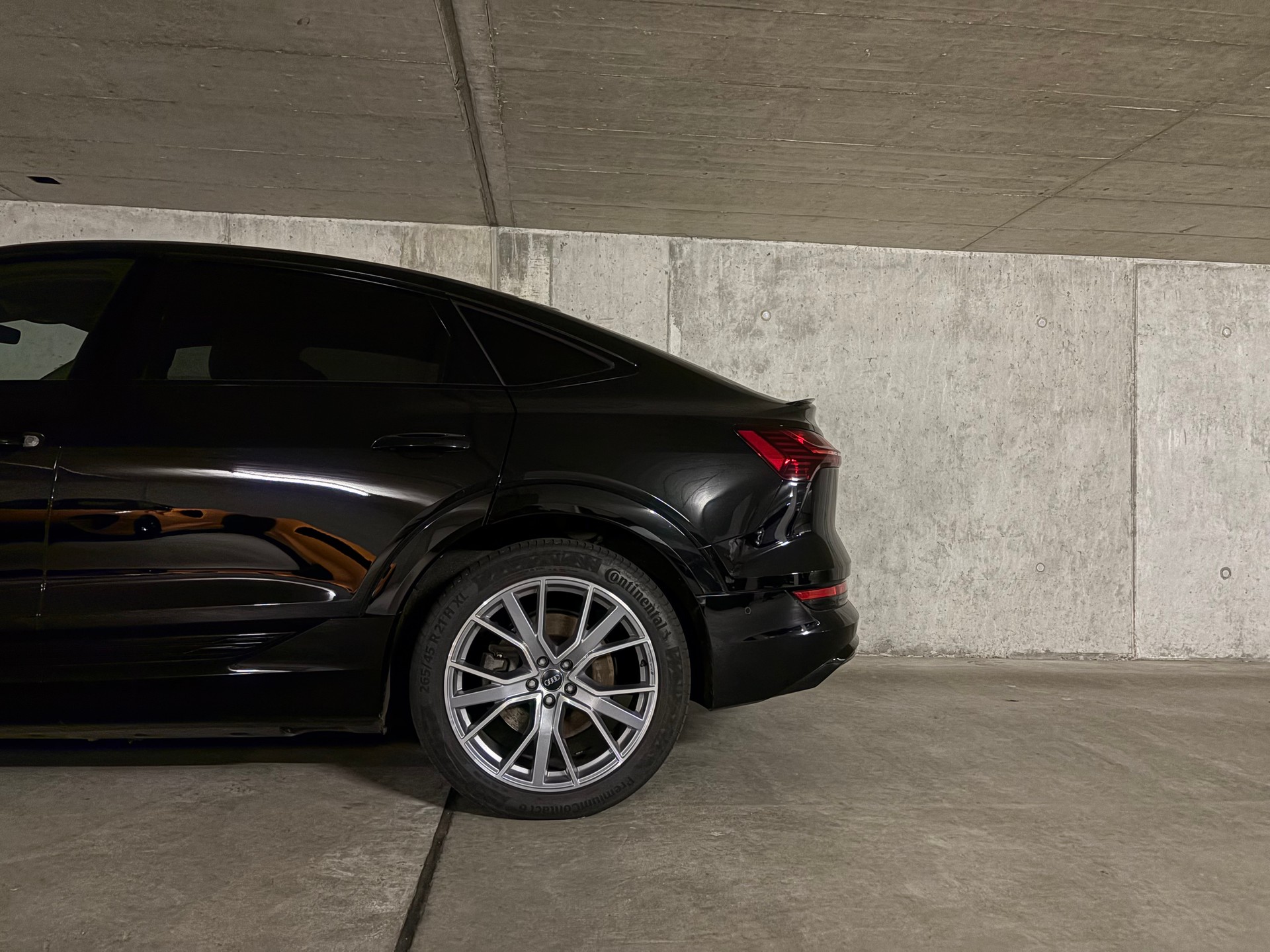AUDI e-tron 50 Sportback S Line quattro-image-4