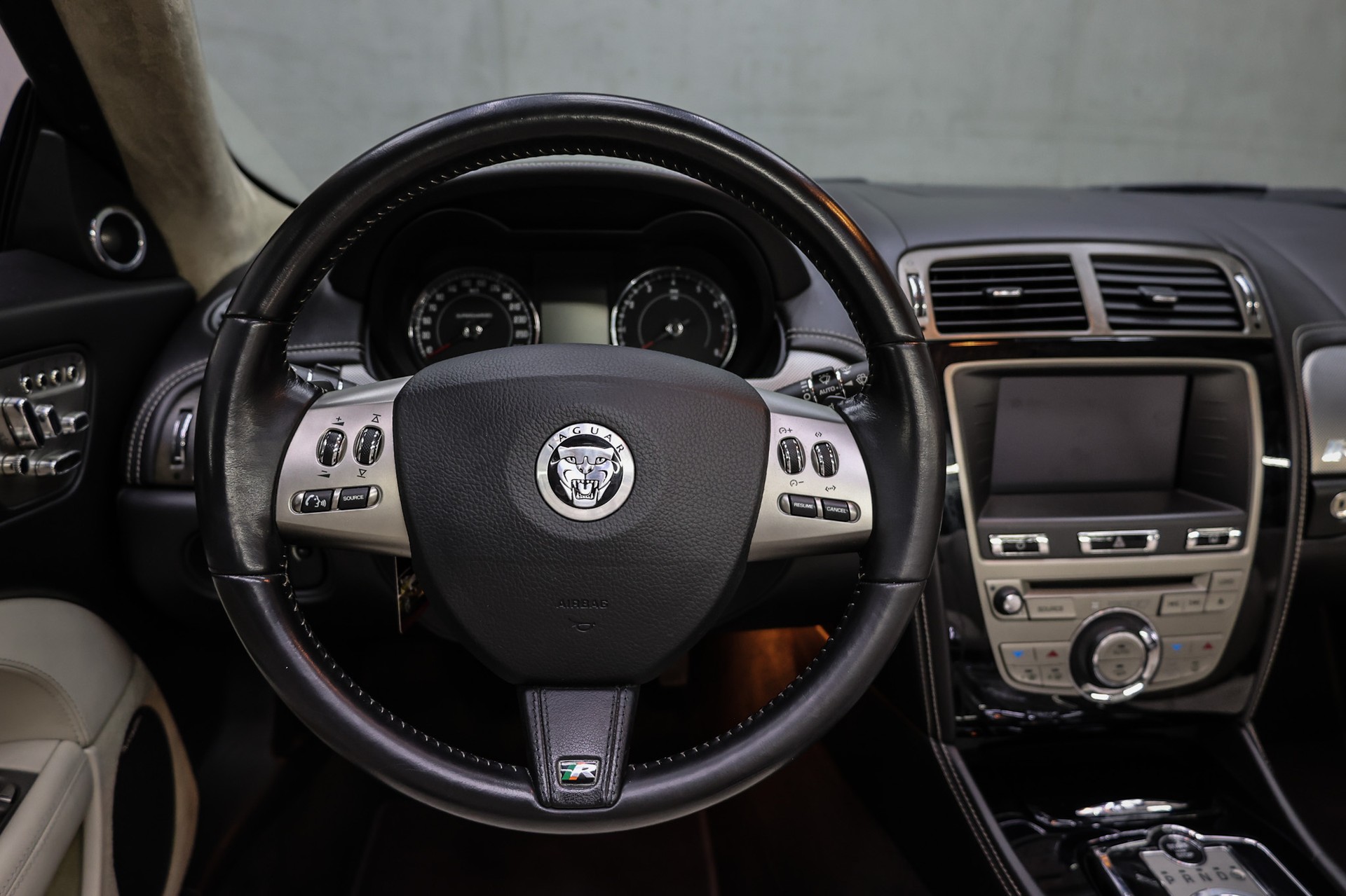 JAGUAR XKR Convertible 5.0 V8 Supercharged-image-22