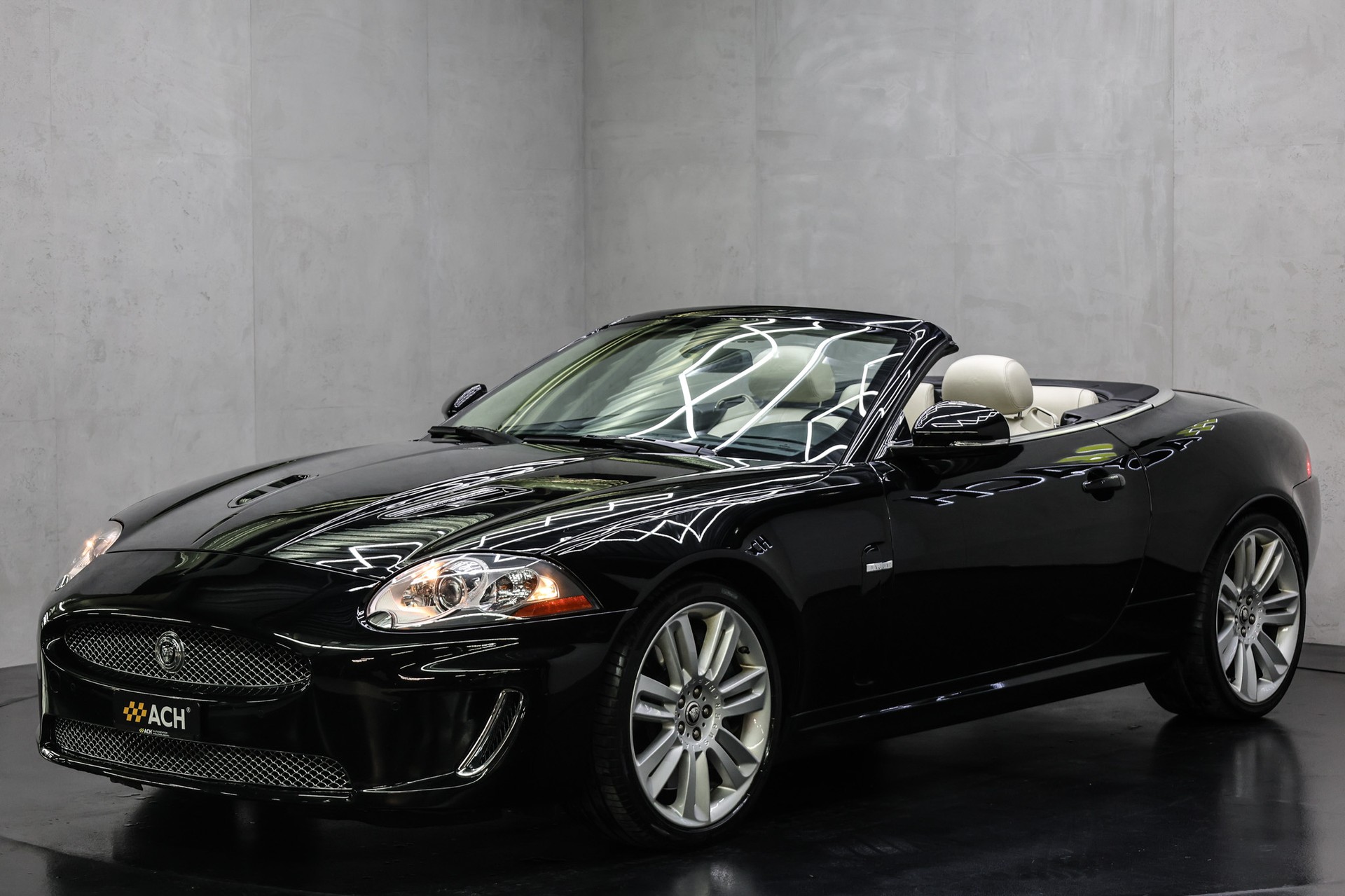 JAGUAR XKR Convertible 5.0 V8 Supercharged-showroom-element-2