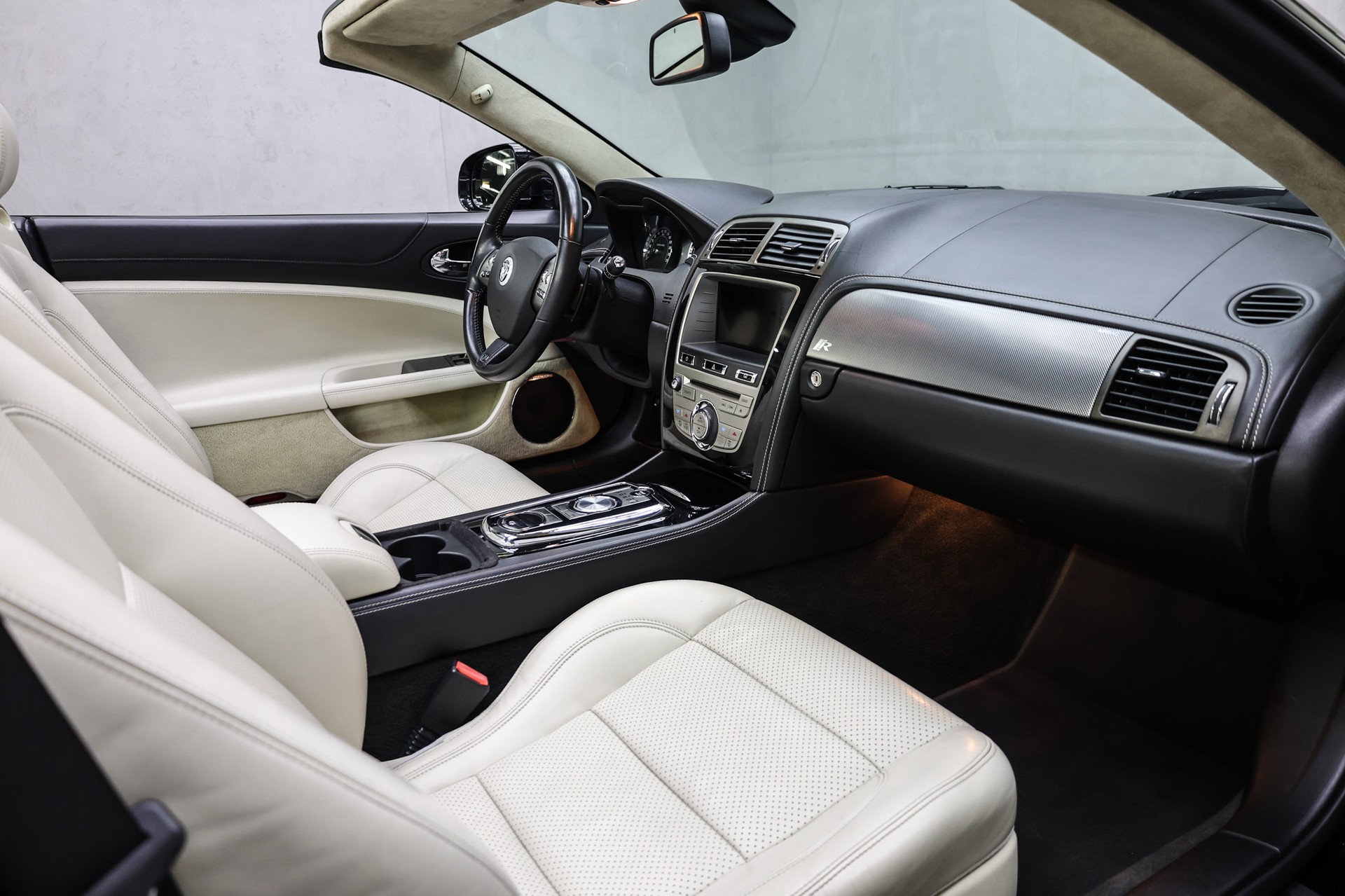 JAGUAR XKR Convertible 5.0 V8 Supercharged-image-33