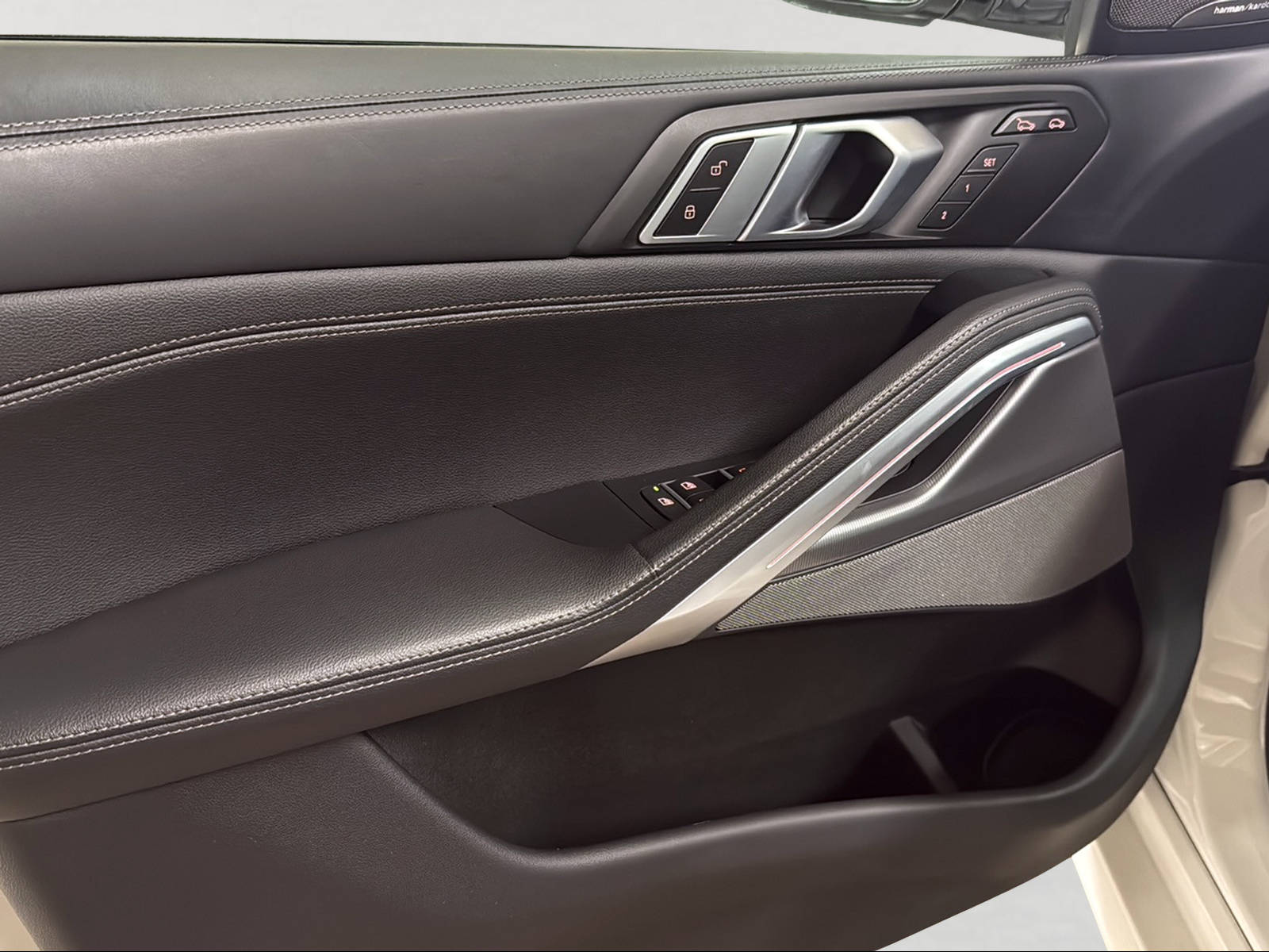 BMW X6 xDrive 48V 40d Steptronic M Sport-image-9