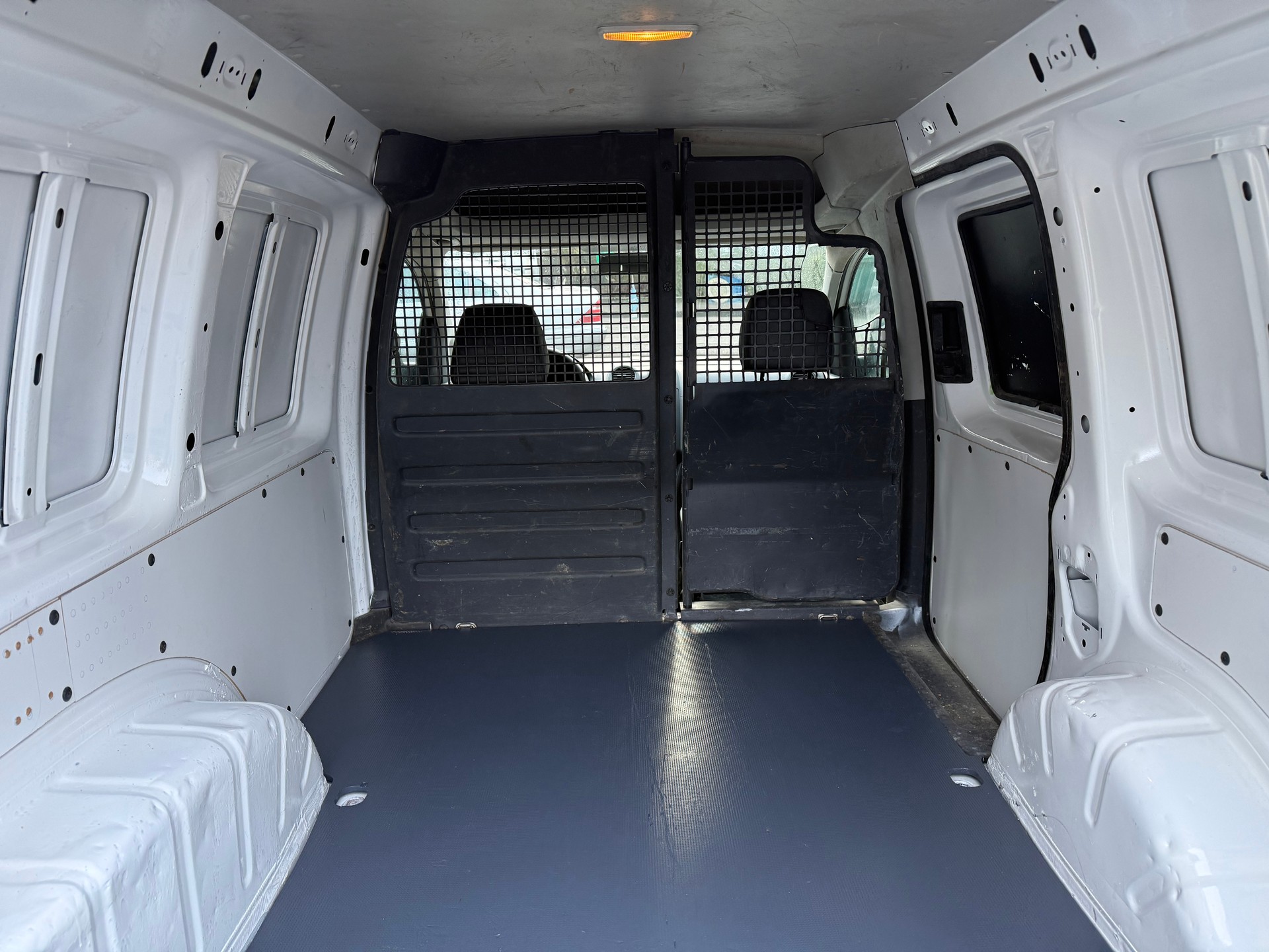 VW Caddy 1.6 TDI-image-5