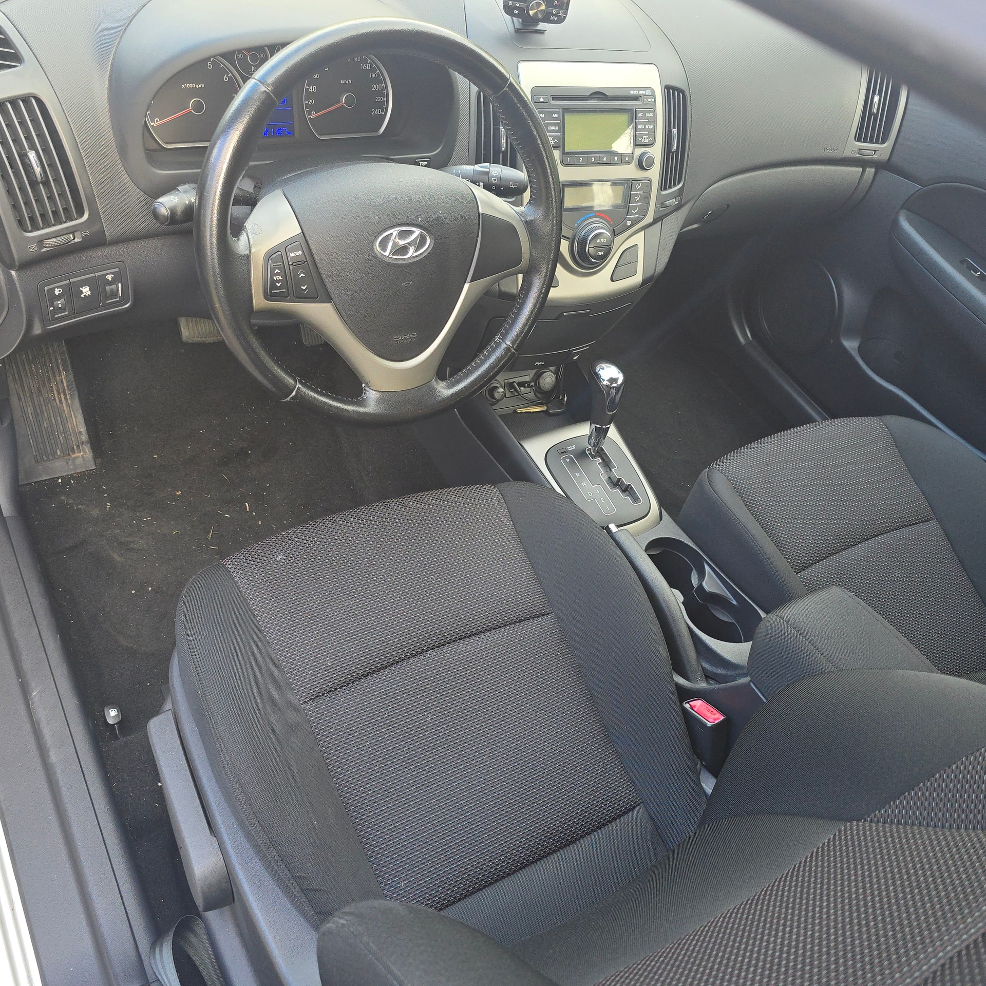 HYUNDAI i30 1.6 Style Automatic-image-9