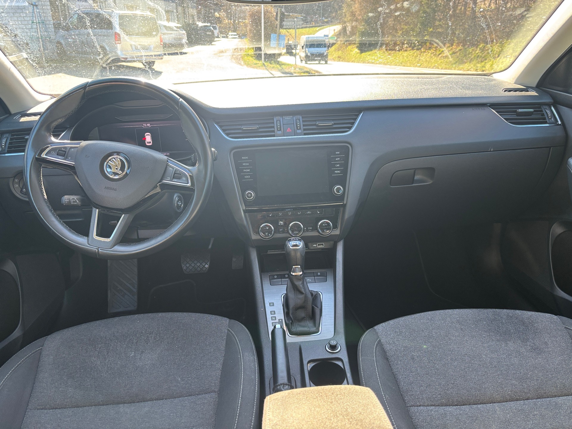 SKODA Octavia Combi 2.0 TDI Style 4x4 DSG-image-8