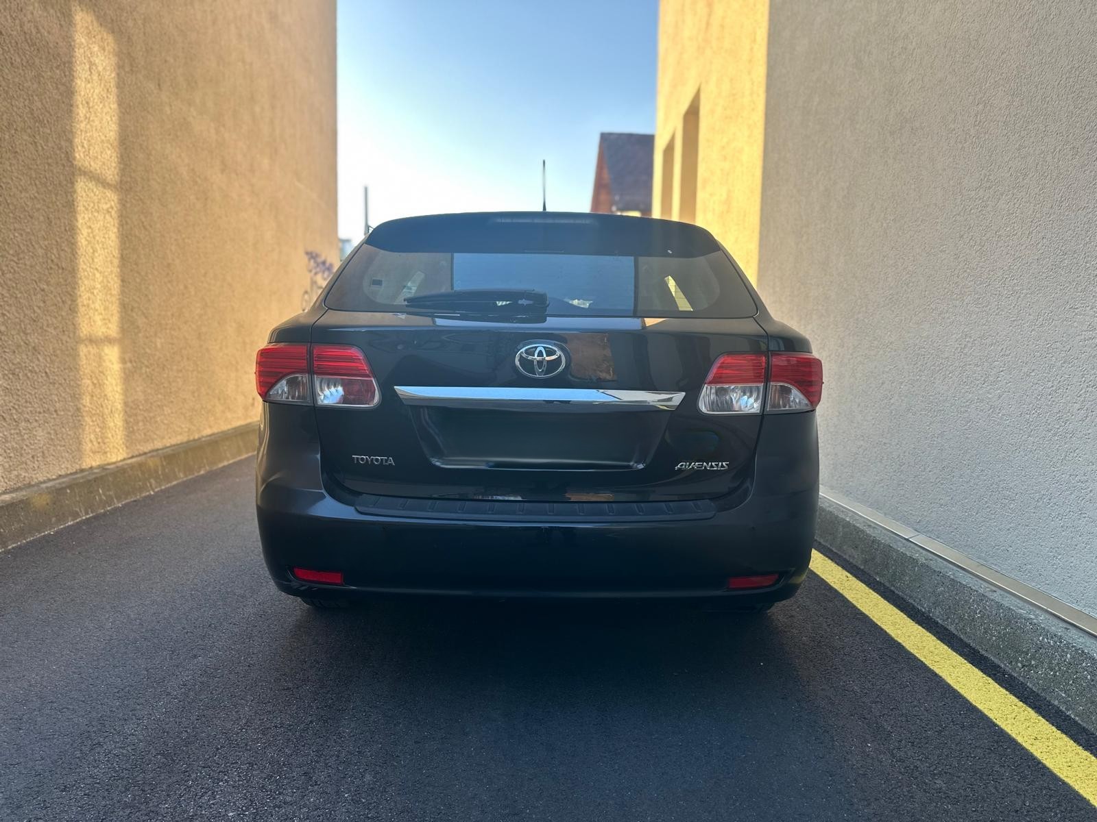 TOYOTA Avensis Sportswagon 2.0 Linea Luna Multidrive-image-6