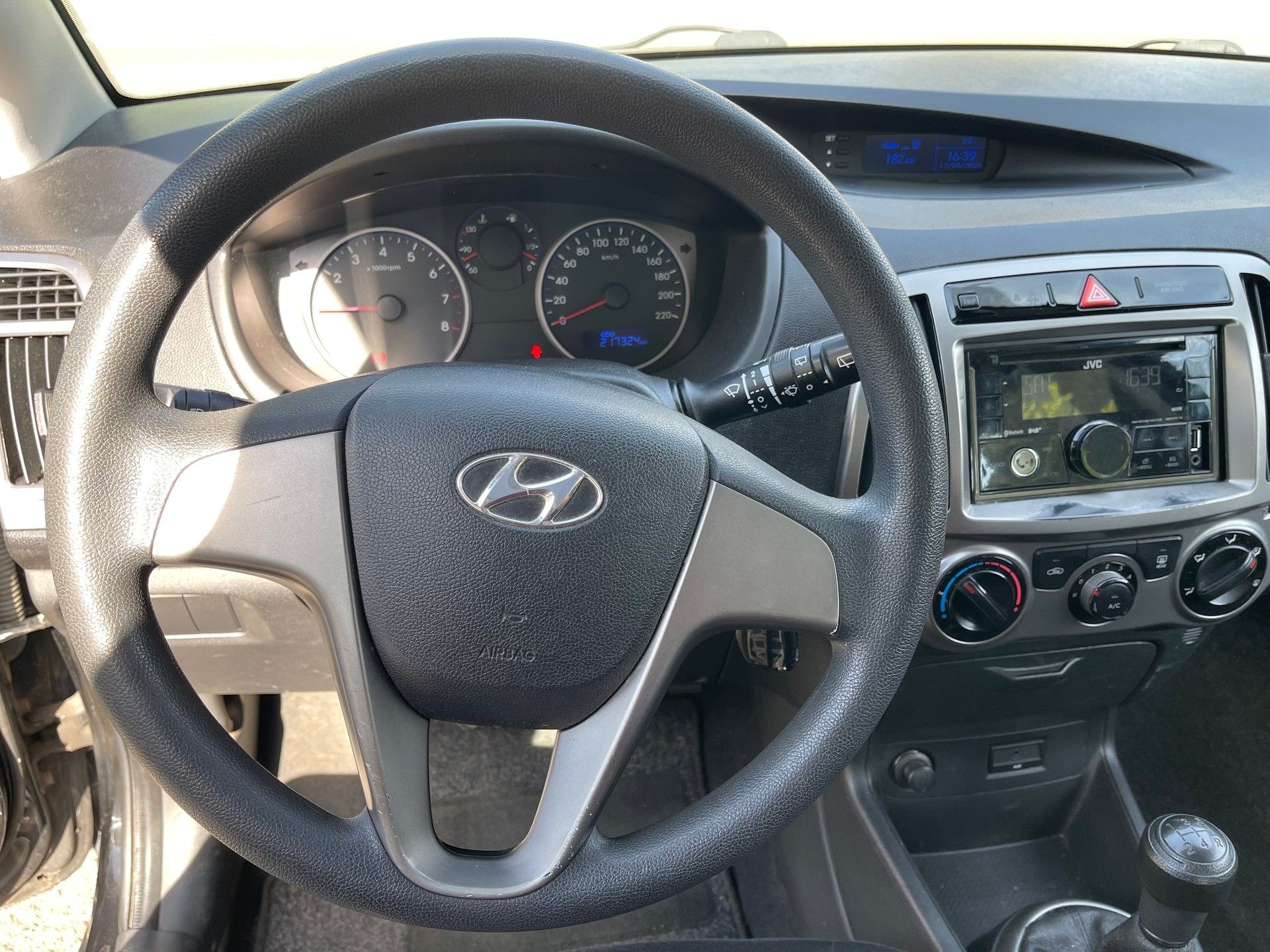 HYUNDAI i20 1.2 Comfort-image-9