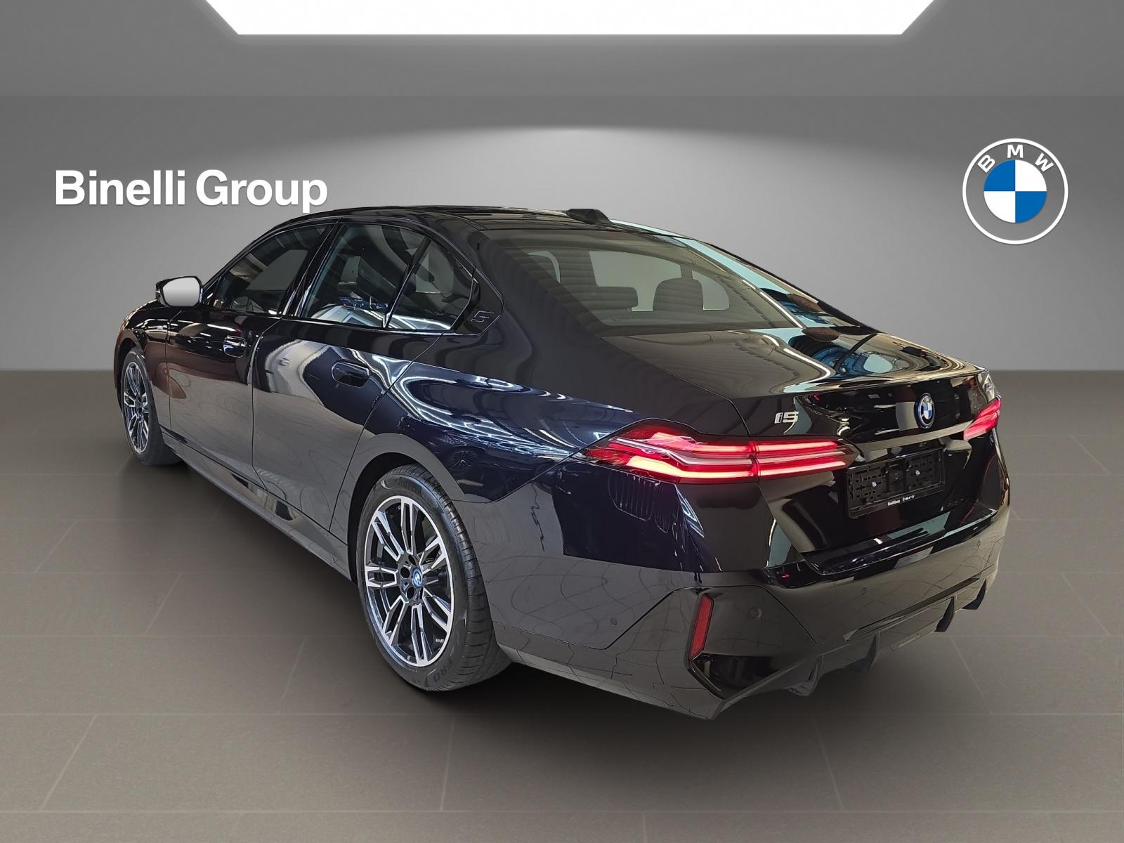 BMW i5 M60 xDrive-showroom-element-3