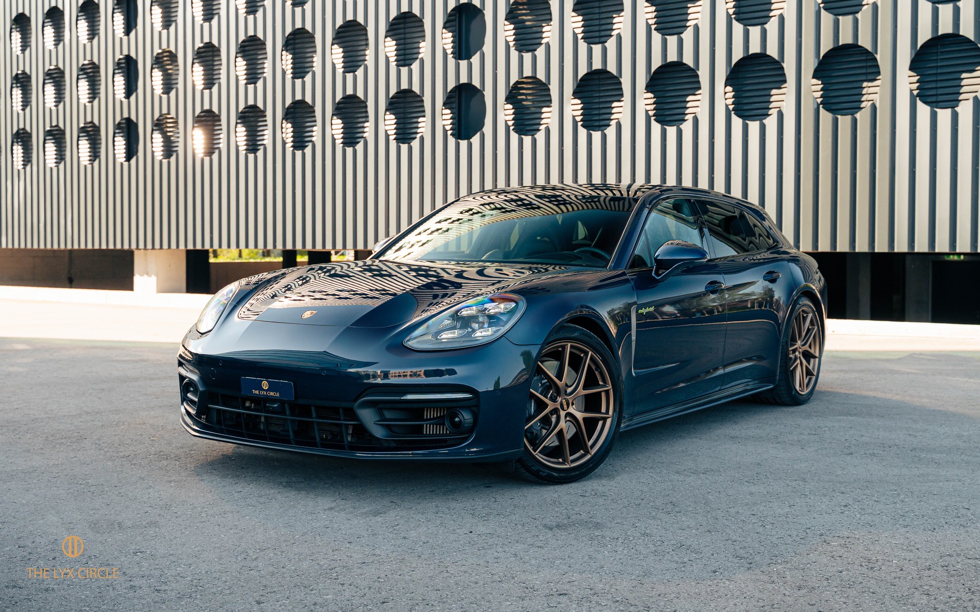 PORSCHE Panamera 4 E-Hybrid PDK Sport Turismo-image-1