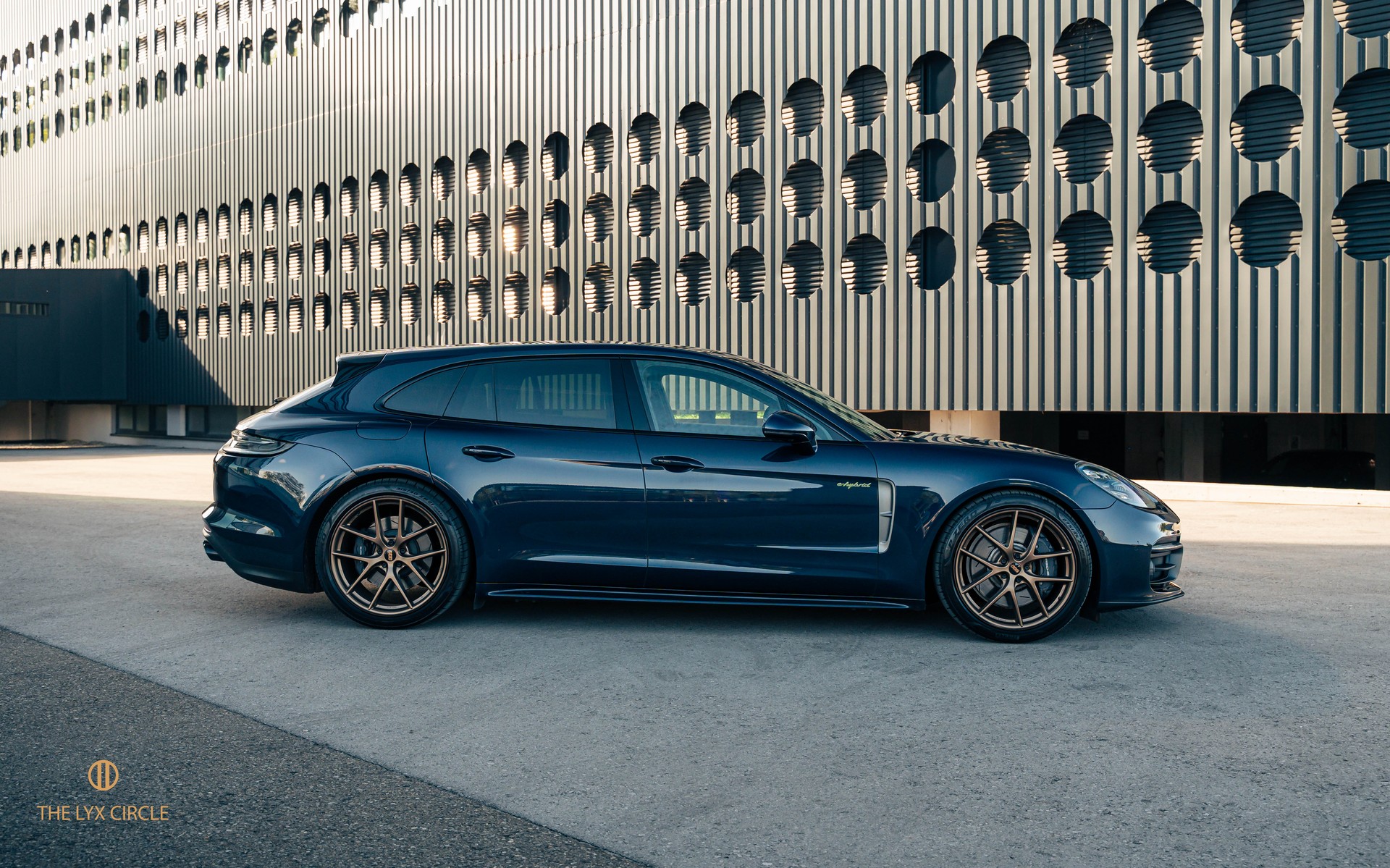 PORSCHE Panamera 4 E-Hybrid PDK Sport Turismo-image-4