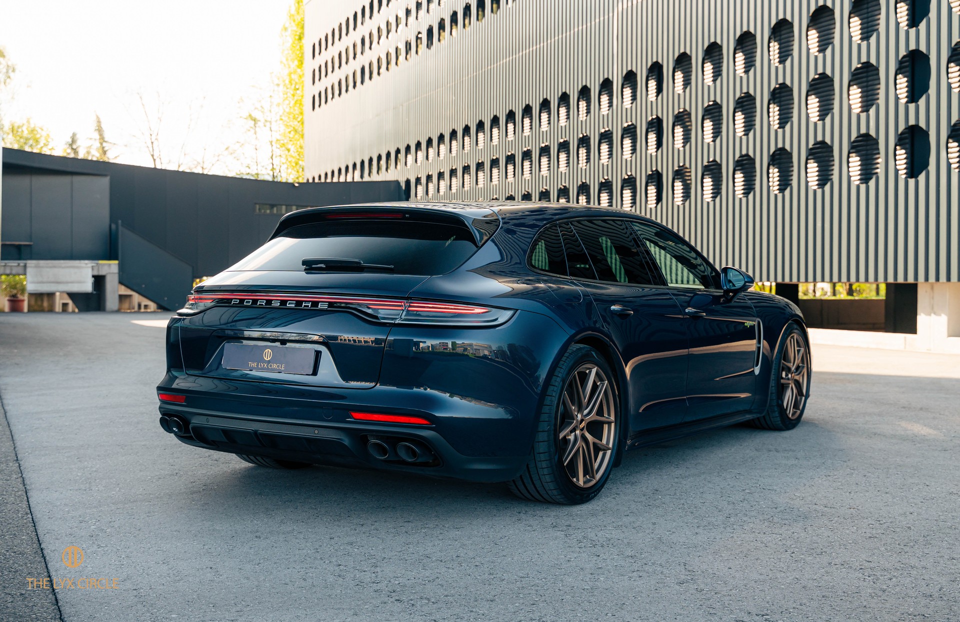 PORSCHE Panamera 4 E-Hybrid PDK Sport Turismo-image-5