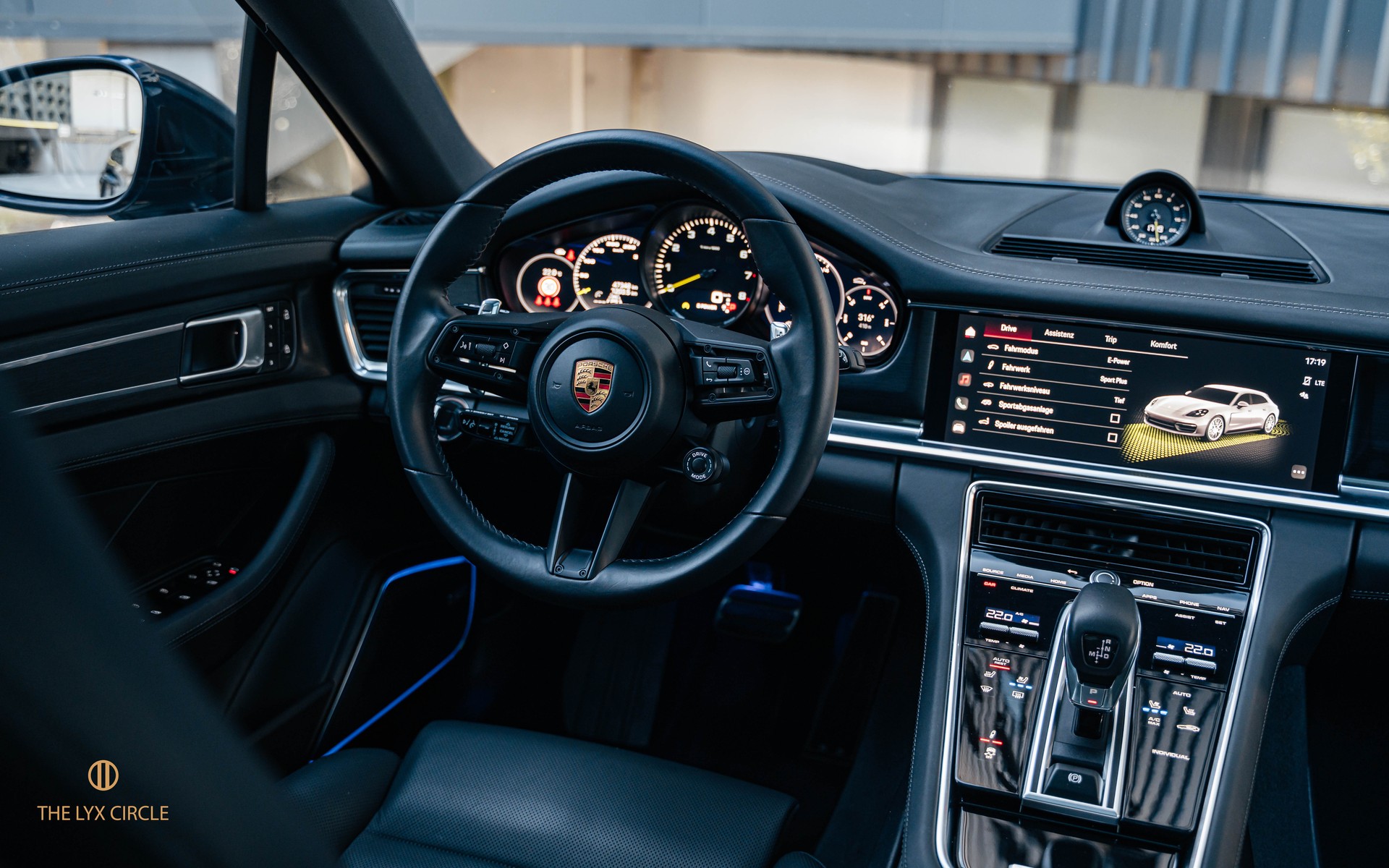 PORSCHE Panamera 4 E-Hybrid PDK Sport Turismo-image-11