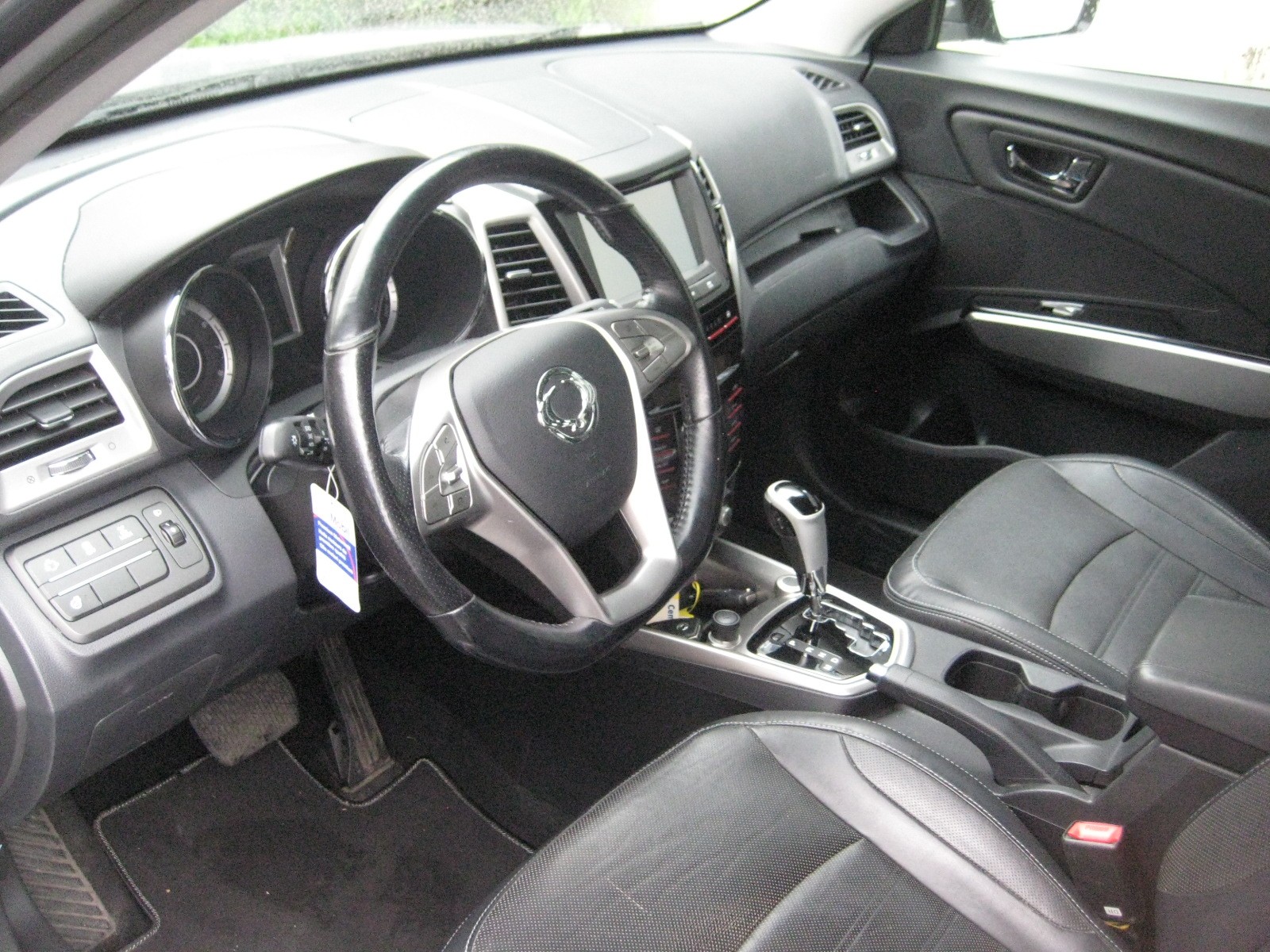 KGM-SsangYong Tivoli 1.6 e-XGi Sapphire 4WD Automatic-image-5