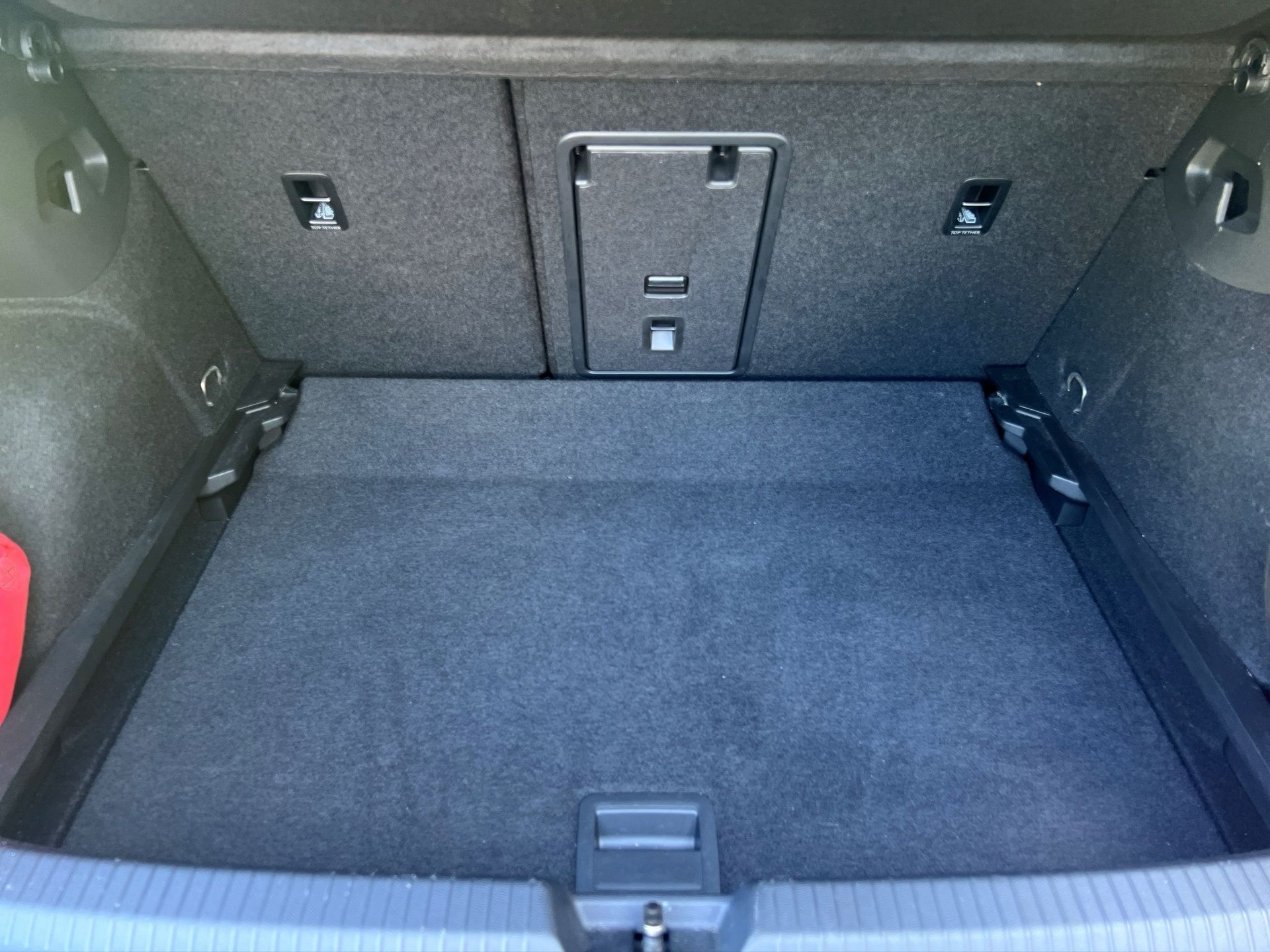 VW Golf 2.0 TSI R DSG 4Motion-image-23