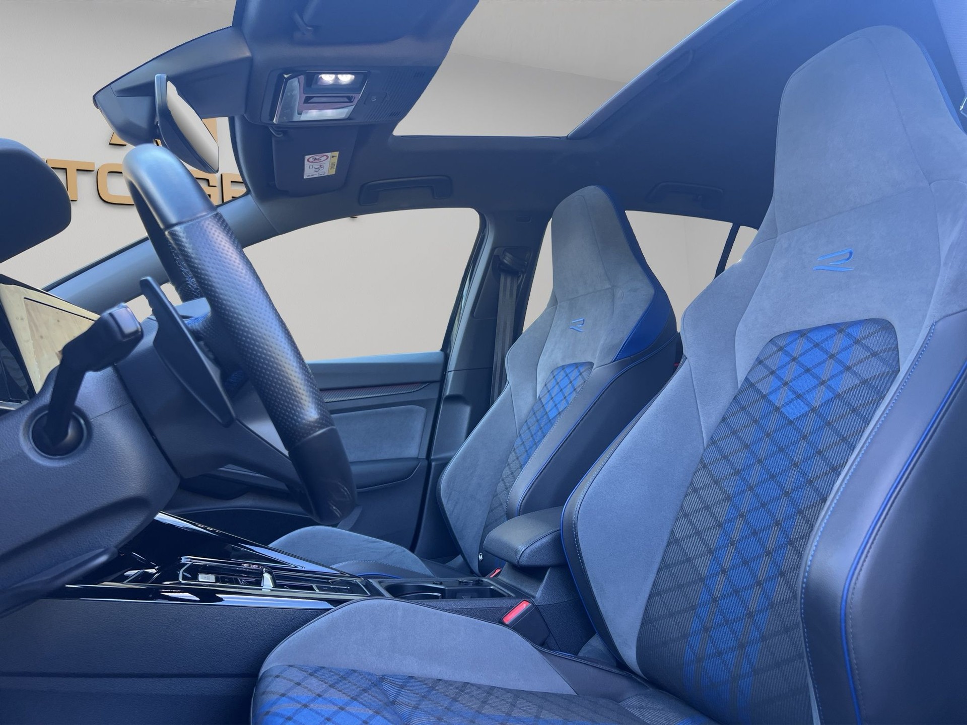 VW Golf 2.0 TSI R DSG 4Motion-image-10