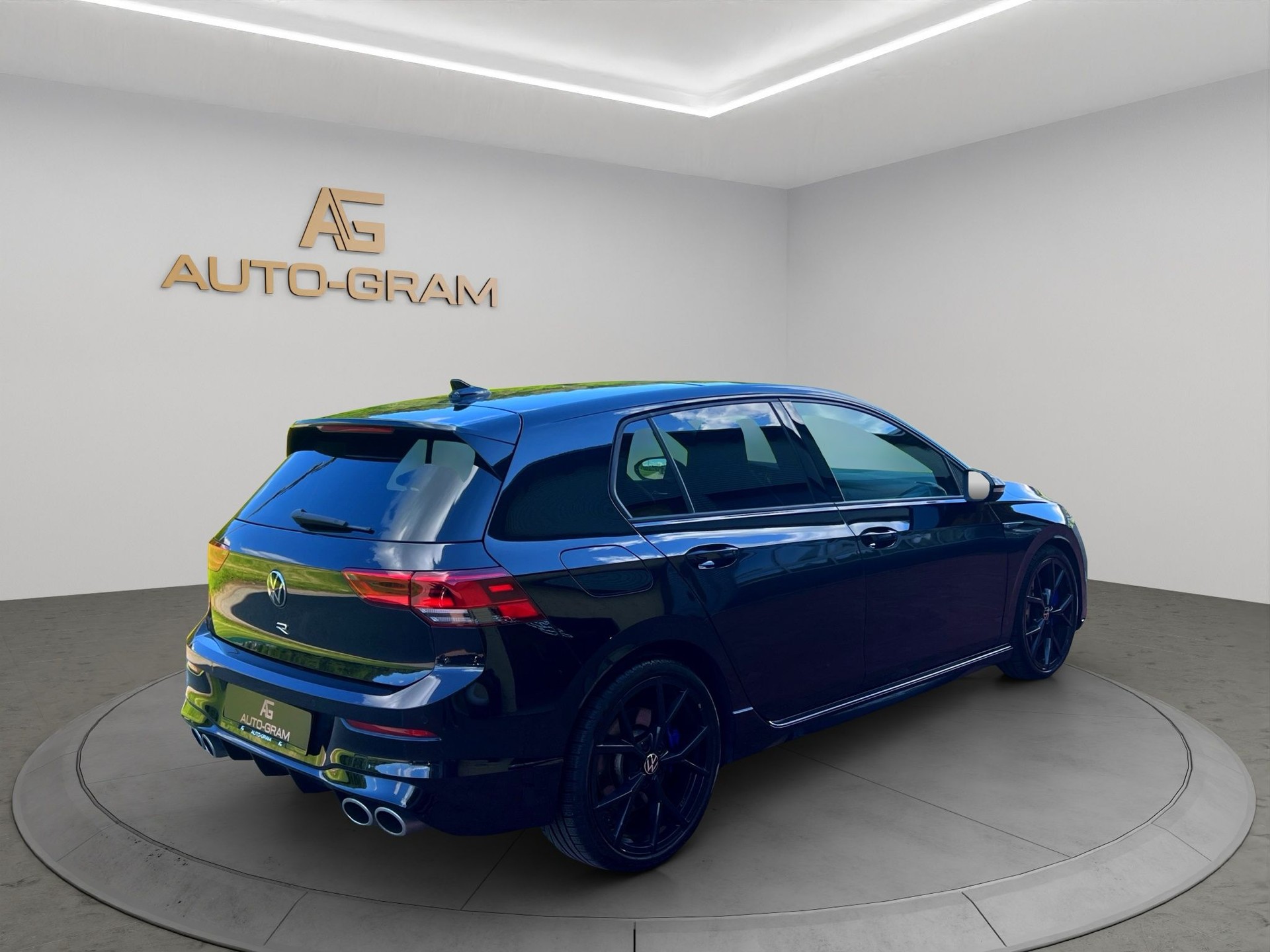 VW Golf 2.0 TSI R DSG 4Motion-image-4